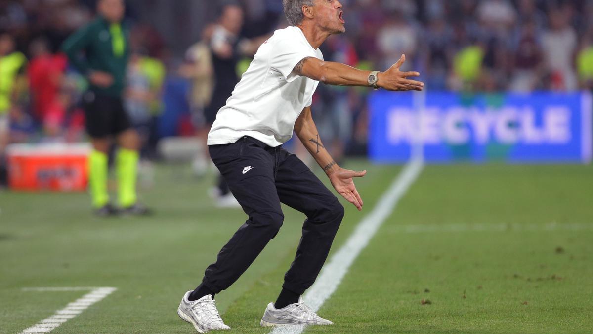 Luis Enrique Puji Mentalitas PSG usai Juara Piala Super Eropa