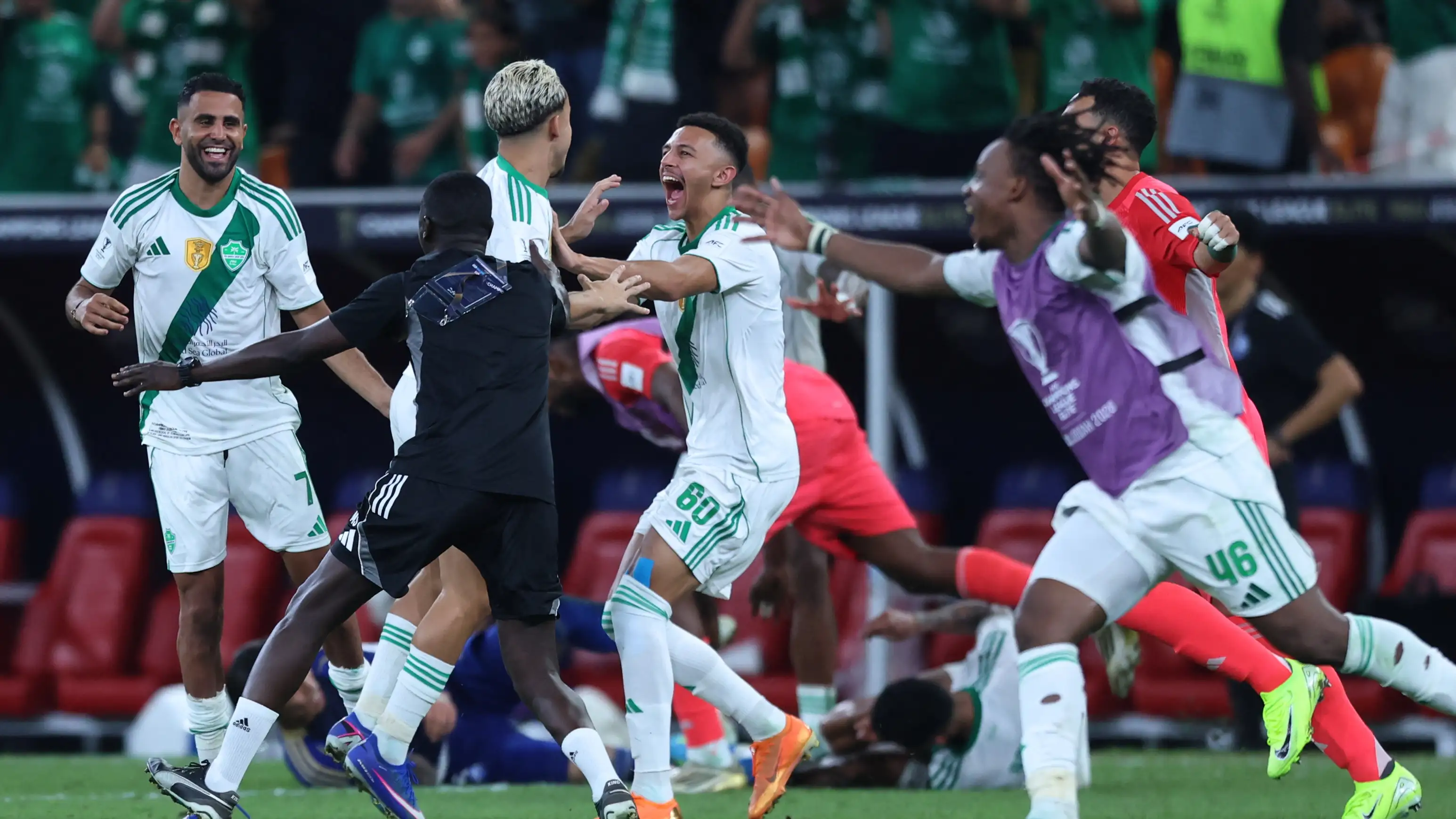 Solusi atau kejutan besar? Pelatih baru muncul dalam latihan Al Ahli Saudi!