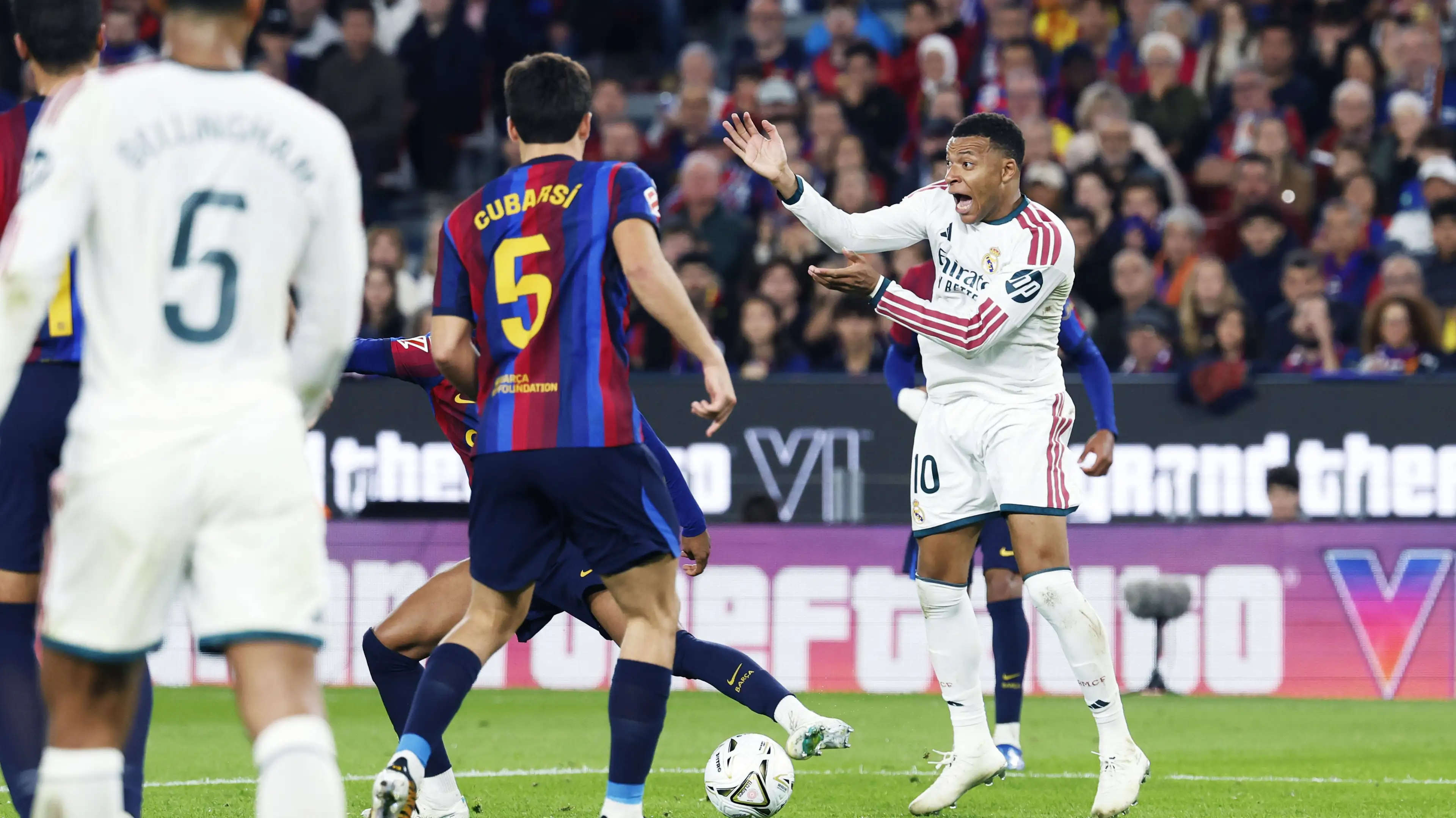 Pakar menjelaskan kepada Kooora: Mengapa wasit El Clasico menolak memberikan penalti untuk Real Madrid?