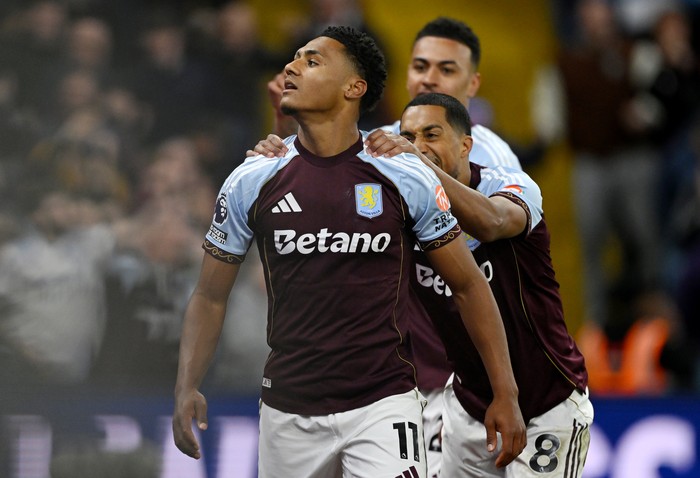 Aston Villa Turun Mesin