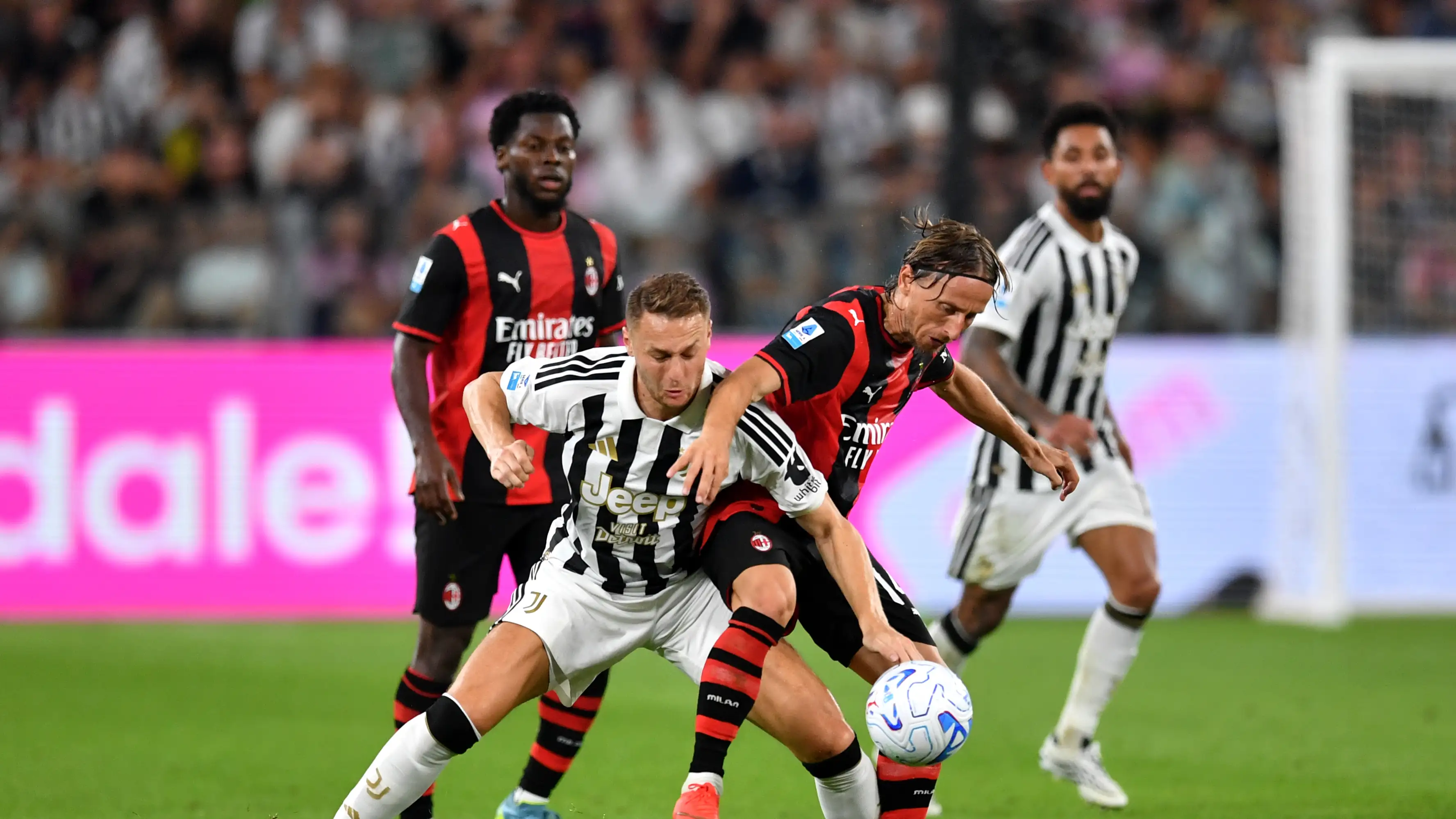 Juventus menyelamatkan satu poin melawan AC Milan pada masa injury time berkat assist sempurna Teun Koopmeiners