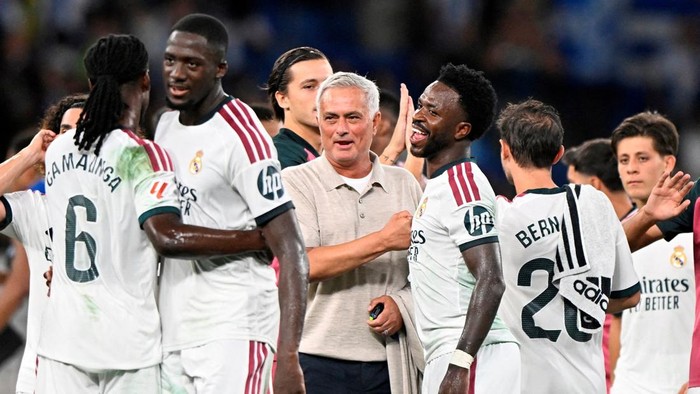 Lebih Gampang Kuasai Ruang Ganti atau Jadi Pelatih, Mourinho?