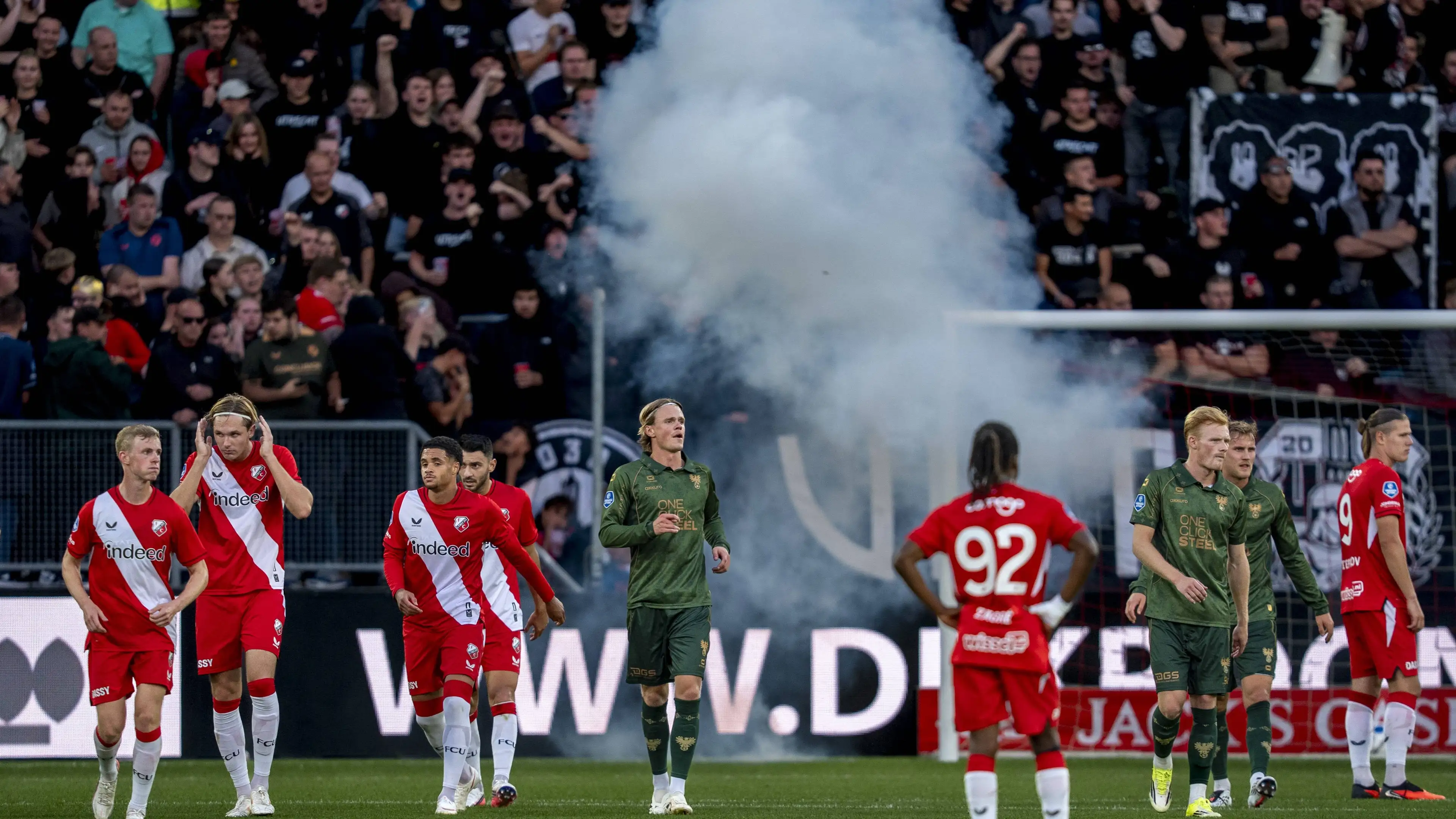 FC Utrecht mengambil tindakan terhadap suporternya sendiri setelah perilaku buruk saat menghadapi Go Ahead Eagles