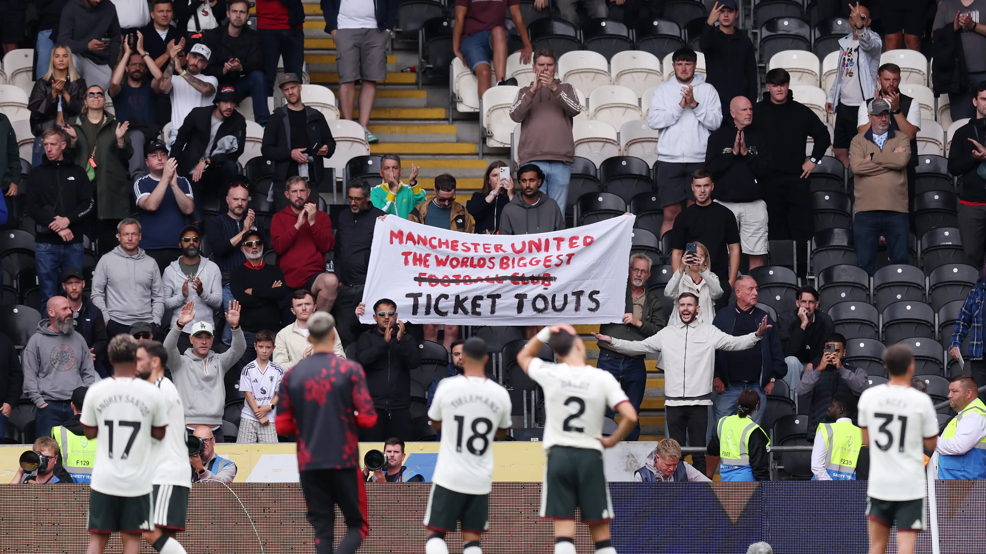 "Buruk di setiap posisi": Legenda Inggris melancarkan serangan pedas kepada United