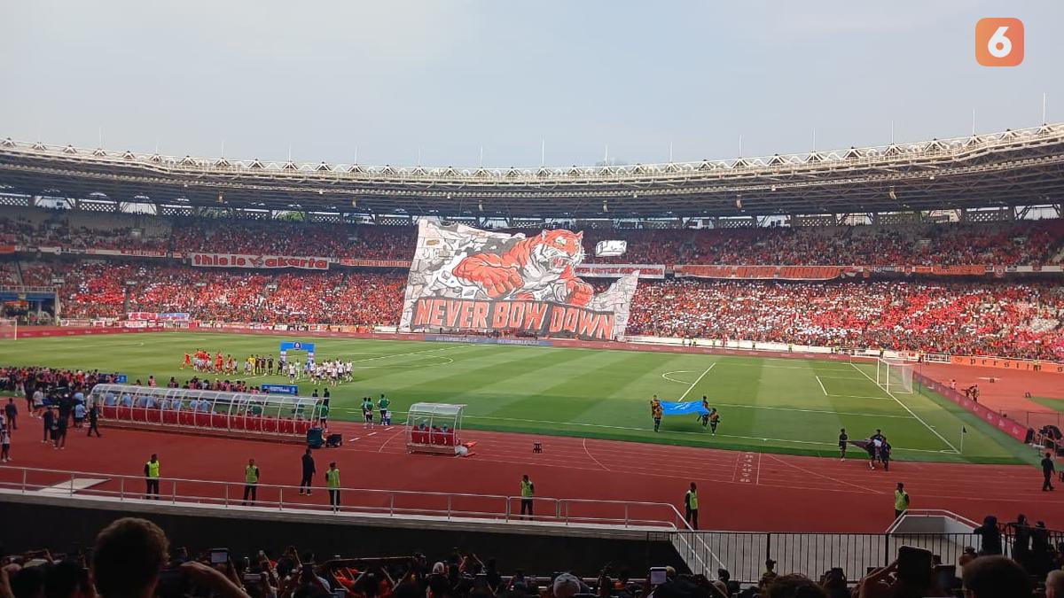 Tifo Raksasa Jakmania Temani Perjungan Persija Hadapi Persib di SUGBK