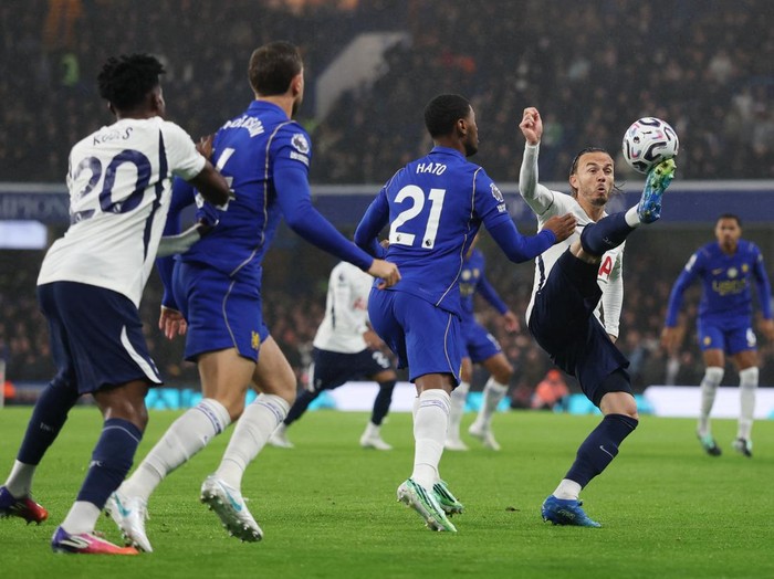 Chelsea Dipermalukan Spurs 0-2, Kartu Merah Palmer Jadi Sorotan