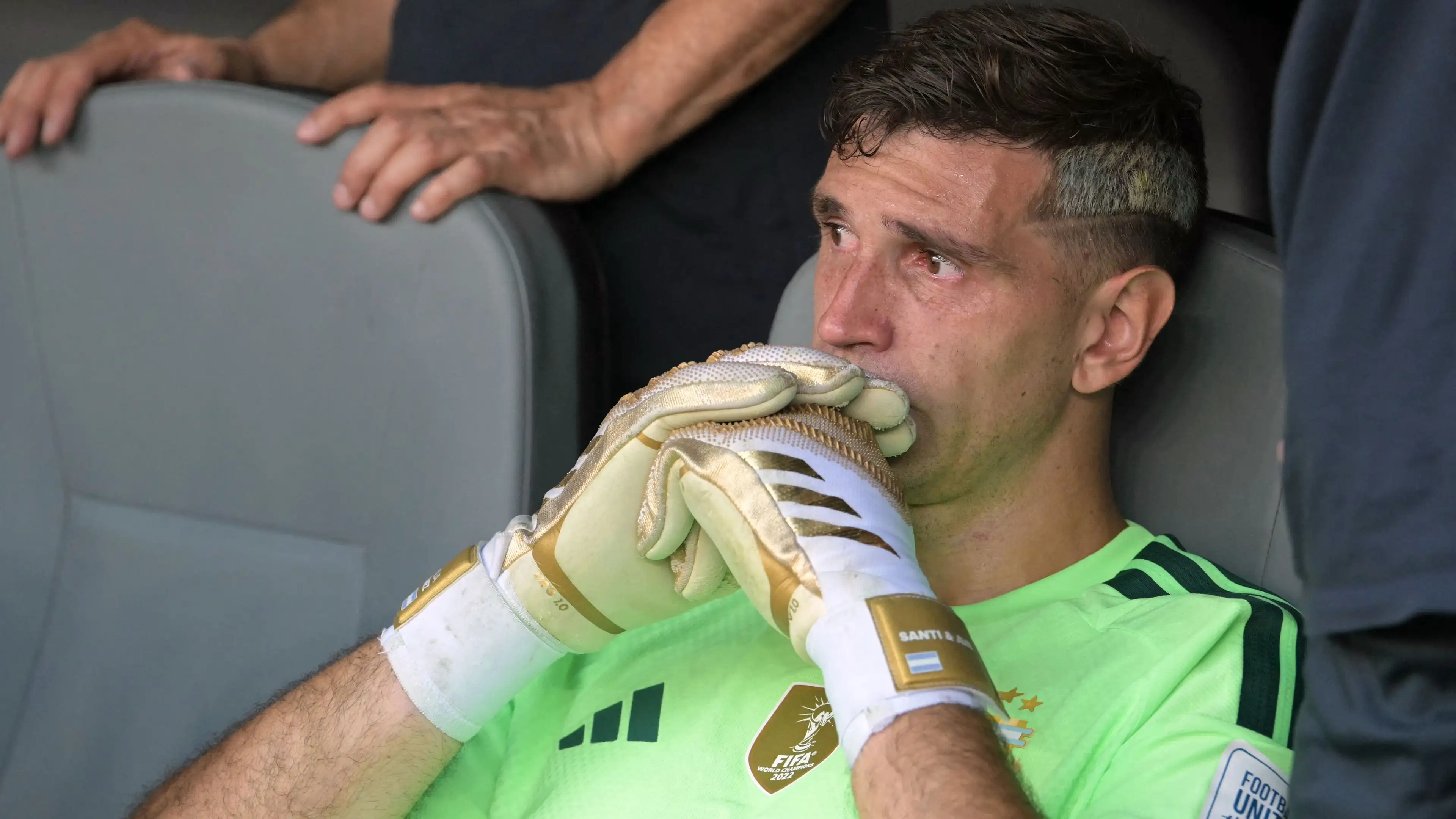 Emiliano Martínez tiba-tiba sedang berada di jalur menuju klub papan atas Premier League