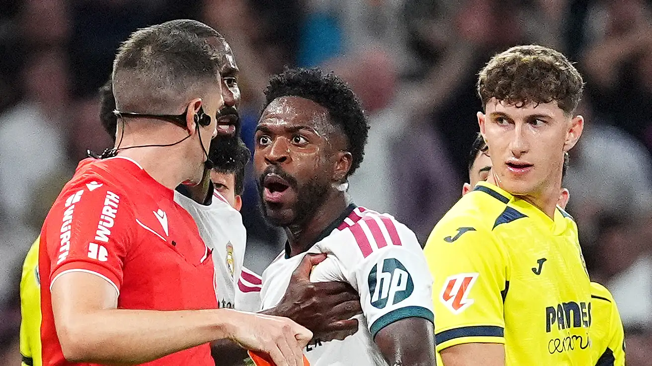 Dengan gaya Vinicius: Apakah wasit menutup mata dari kartu merah pemain Al-Shamal menghadapi Al-Hilal?