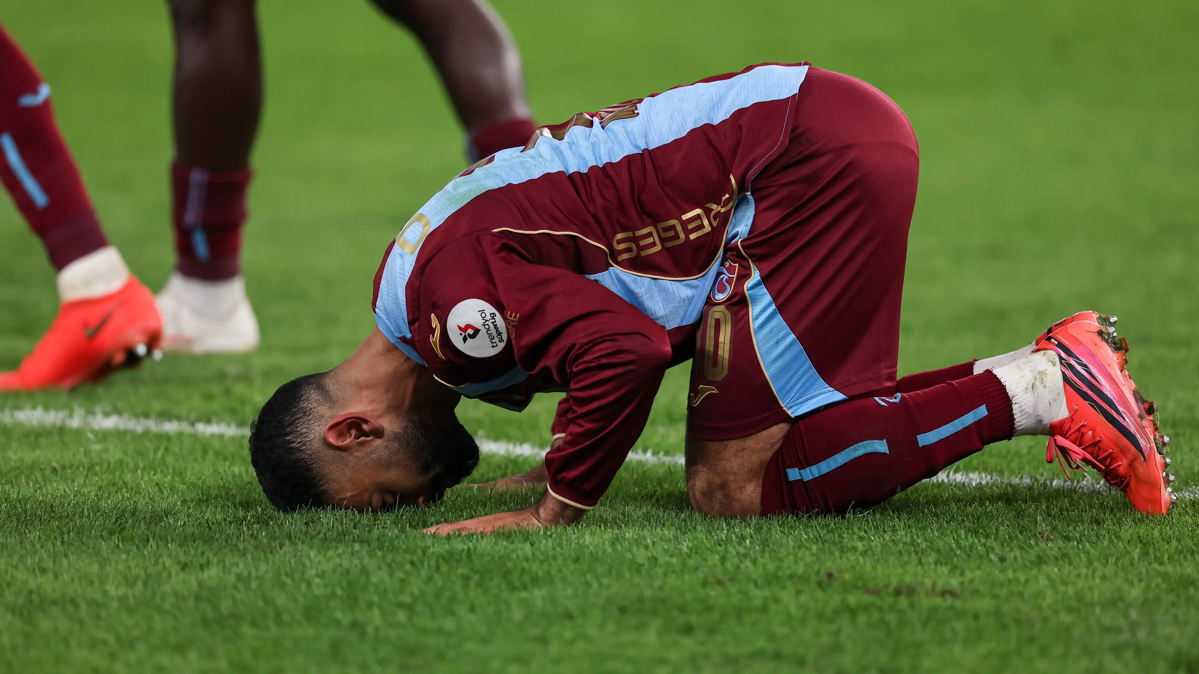 Raja laga-laga besar: badai Salah menumbangkan impian Besiktas