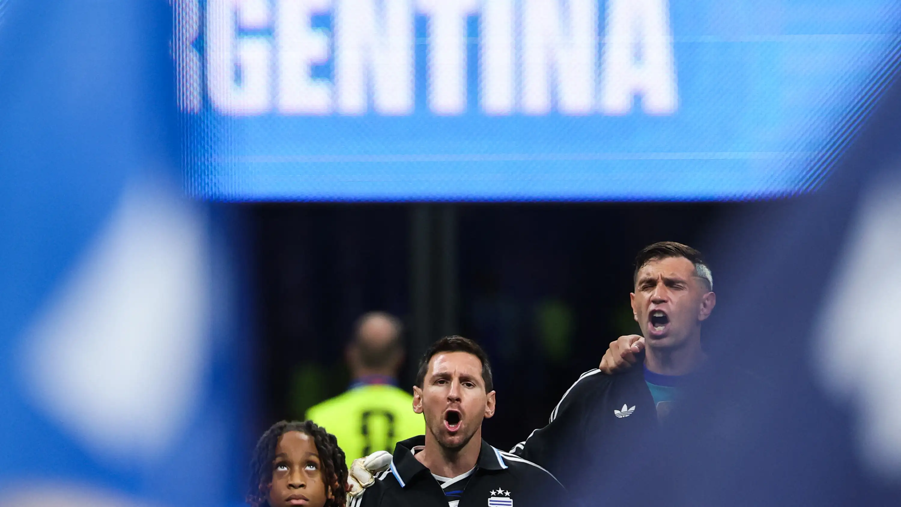 Mundur dari keputusan pensiun: Martinez ungkap momen jam-jam terakhir bersama Messi