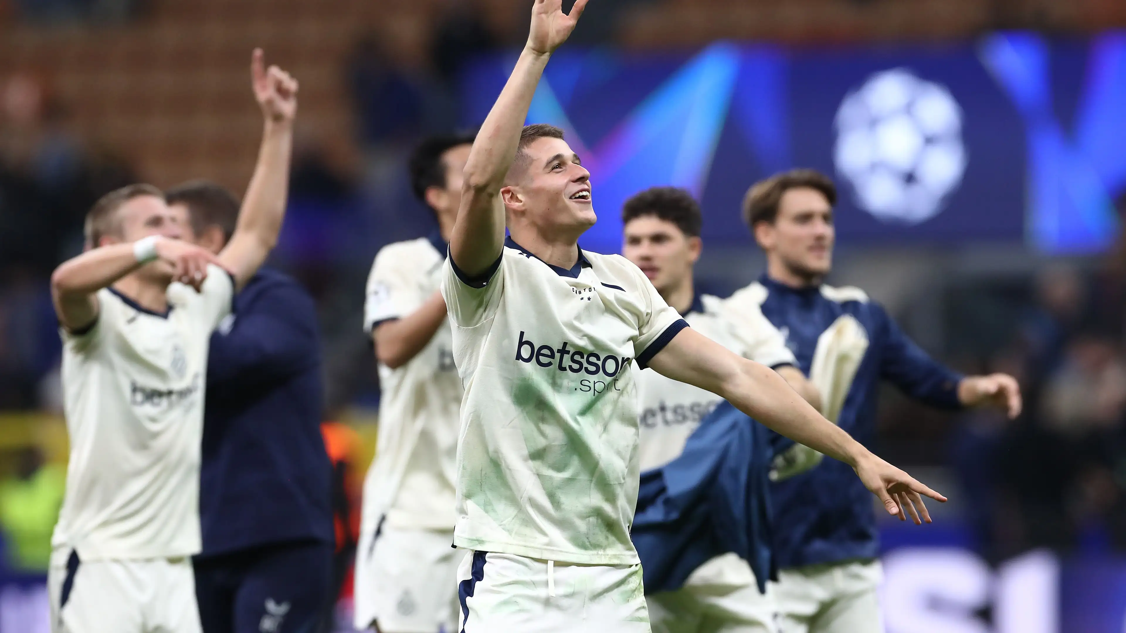 Milan berencana merebut transfer pemain depan dari Barcelona, Inter memantau situasi