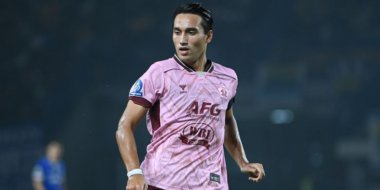 Jelang Indonesia All Stars Vs Aston Villa, Ezra Walian Ungkap Kedekatan Keluarga dengan Ian Maatsen