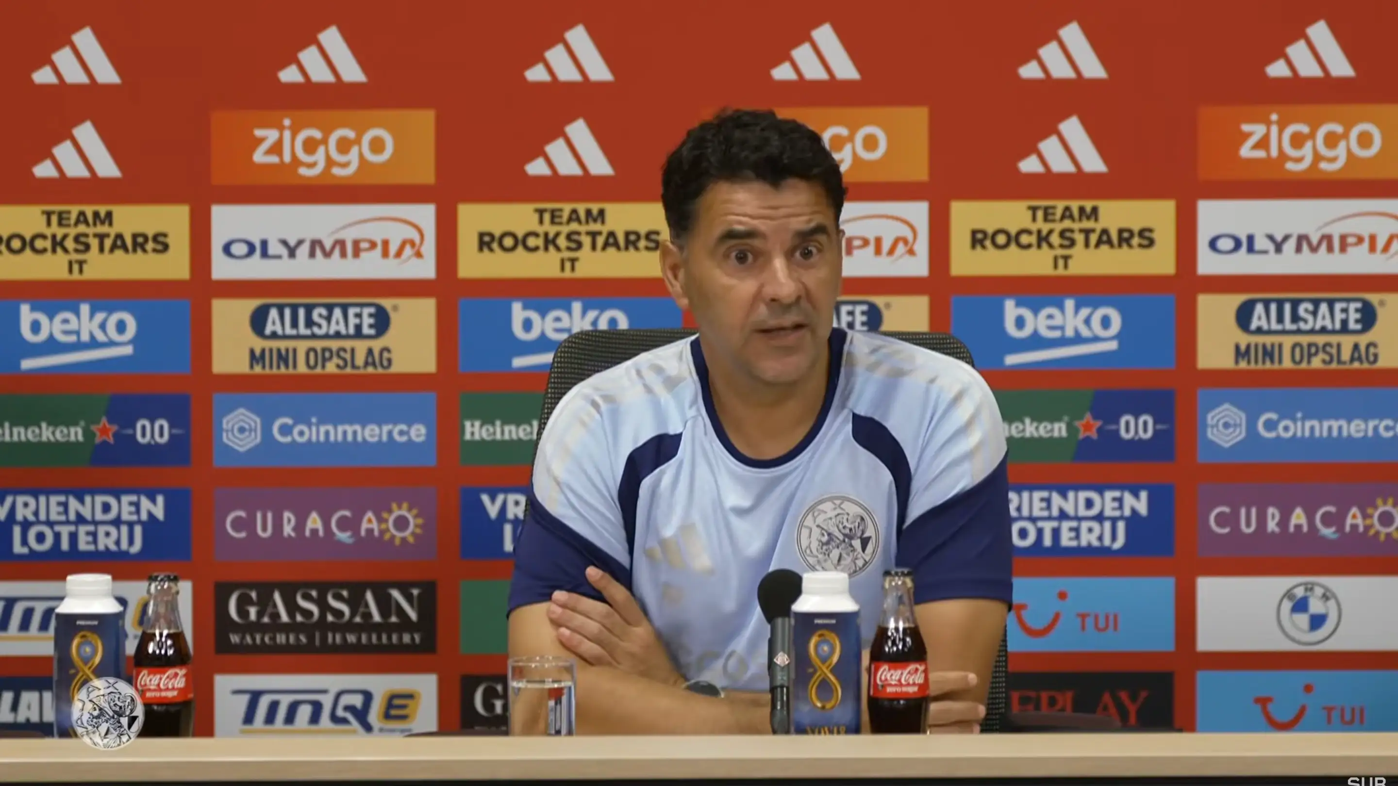 Pelatih Ajax Míchel secara mencolok jujur soal kemungkinan rekrutan baru: "Dia cocok dengan kami"