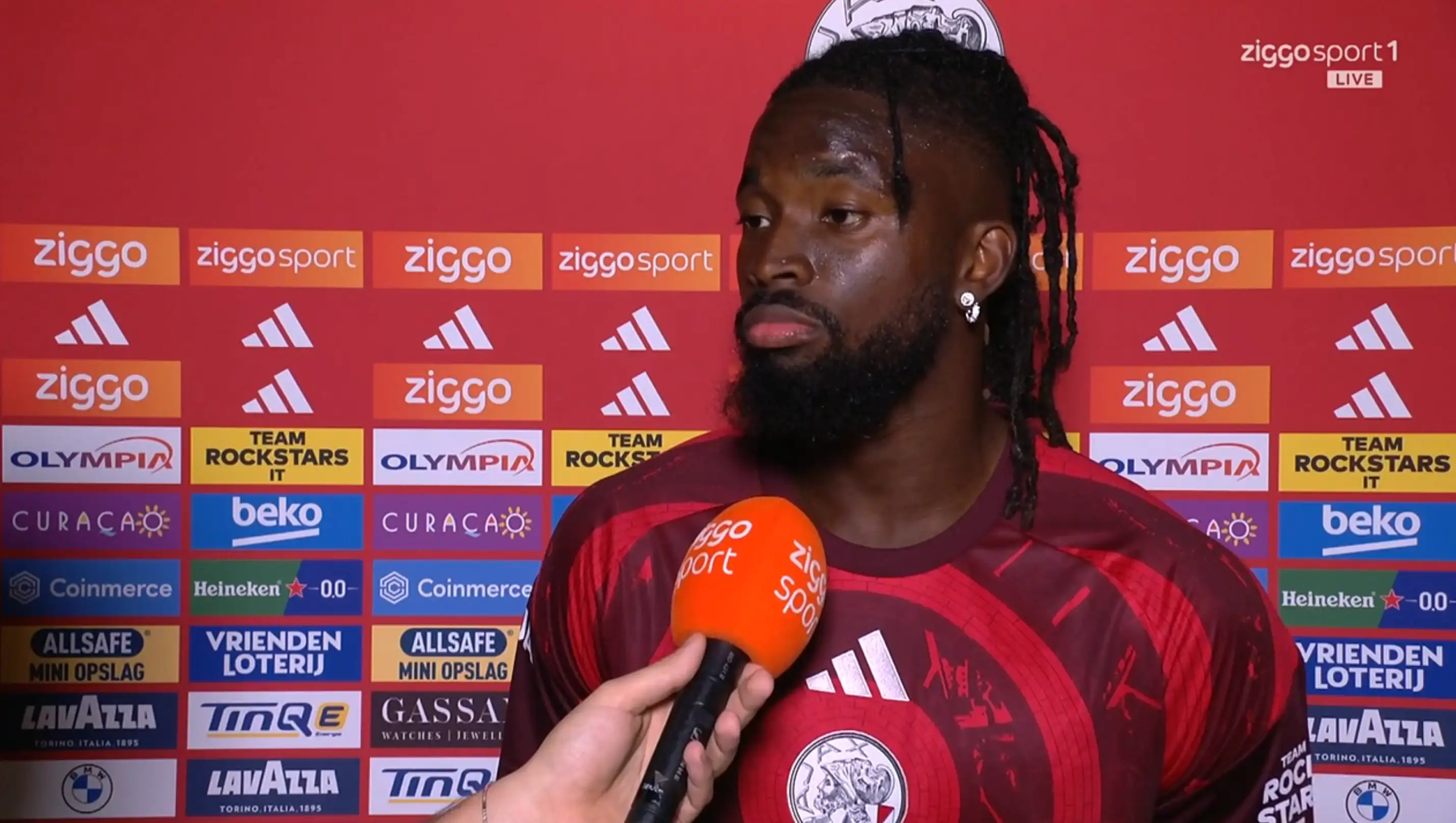 Tolu, bintang Ajax, membungkam Sam van Royen; Van der Vaart dibuat tak kuasa menahan tawa