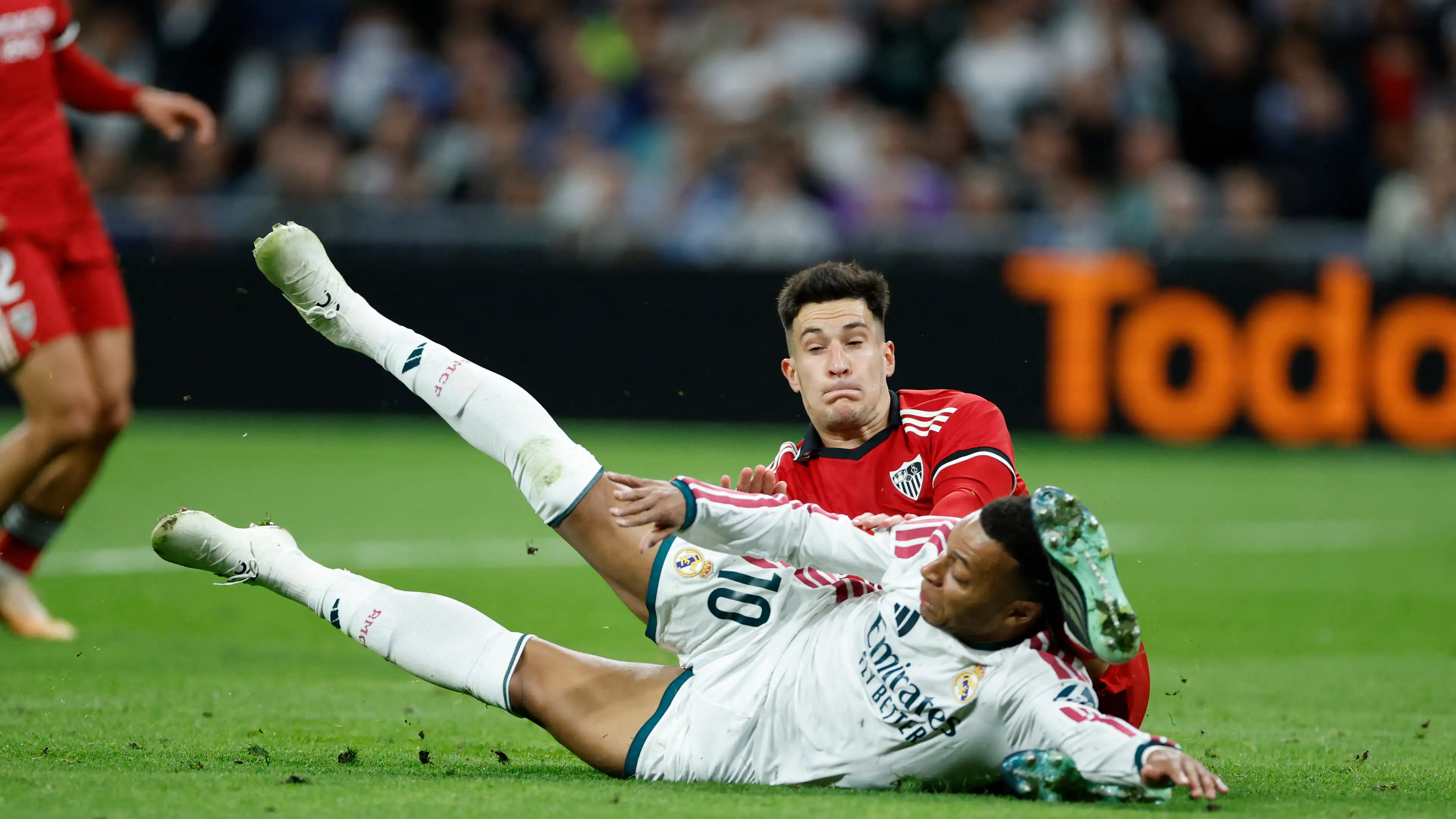 Menganalisis gol dan penalti Mbappe, pakar perwasitan berteriak: Apakah ini yang akan kalian sajikan di final Piala Dunia 2030?
