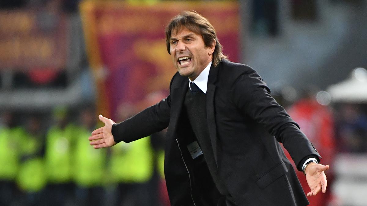 Ashley Young Ungkap Risiko Besar jika Manchester United Menunjuk Antonio Conte