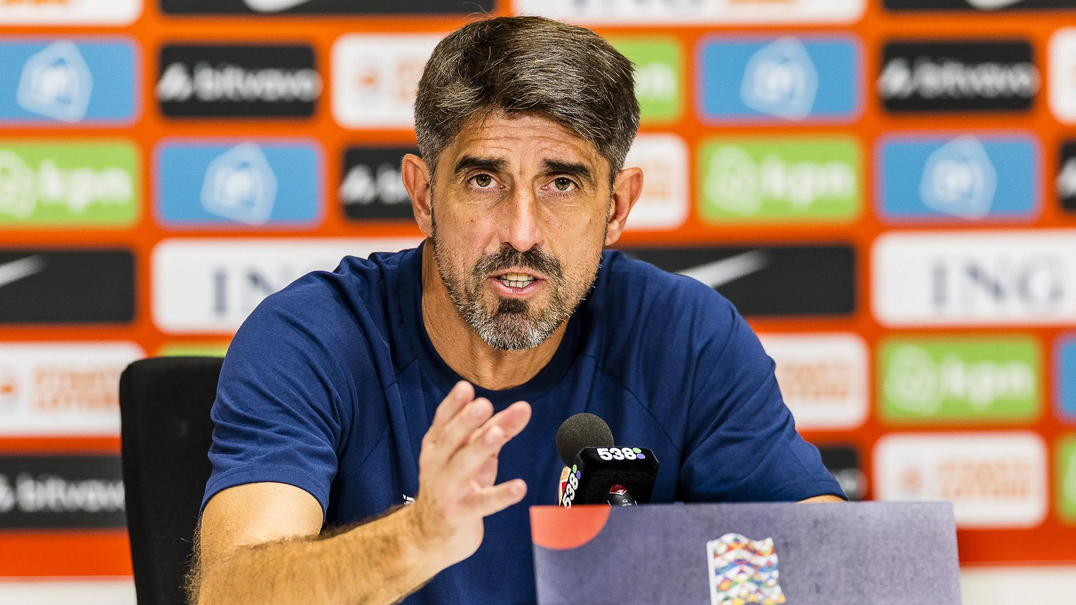 Pelatih timnas Serbia yang marah menyiratkan adanya bantuan untuk Belanda saat duel Liga Negara-Negara