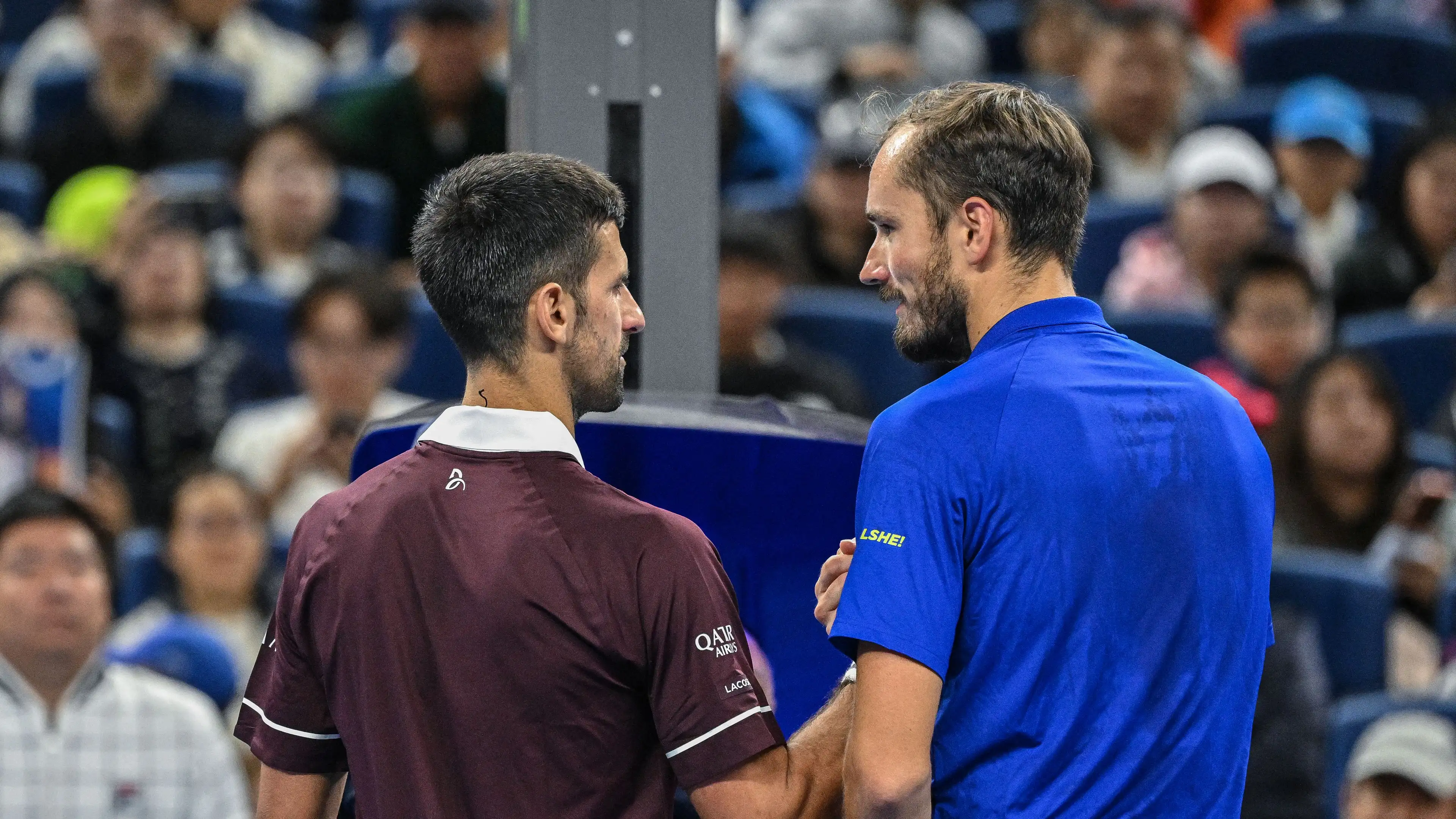 Video: Medvedev Lukai Penonton dan Hadiahkan Pencapaian Bersejarah bagi Djokovic atas Nadal
