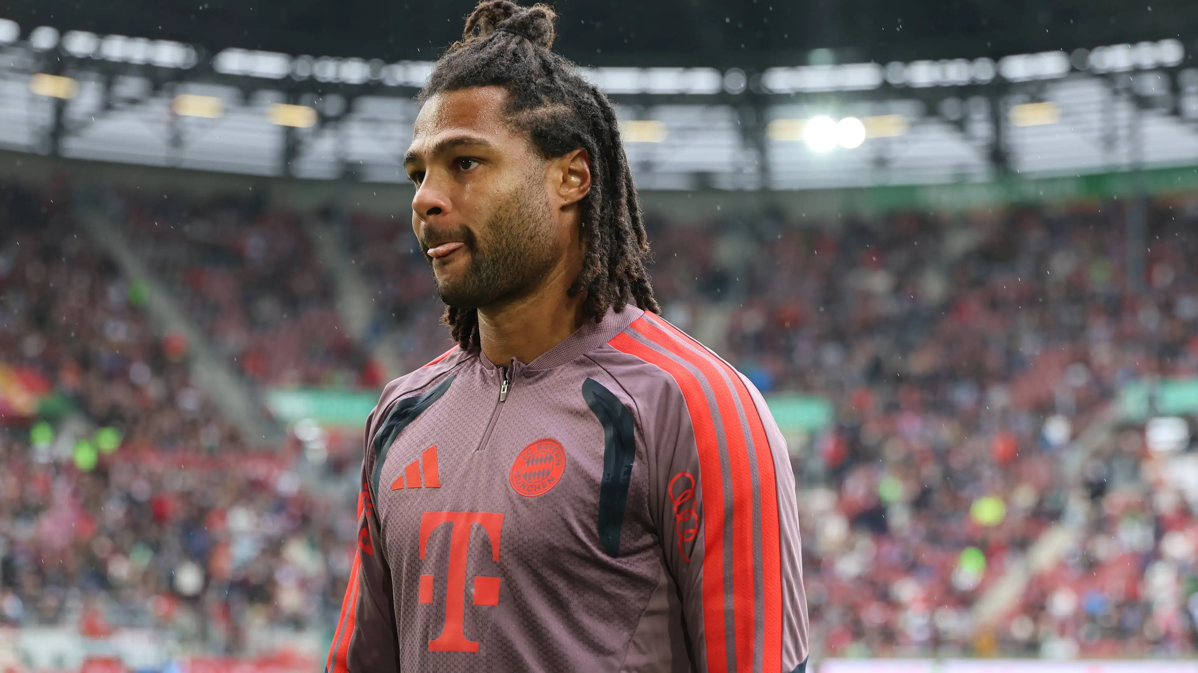 Serge Gnabry frustrasi? Vincent Kompany kabarnya mengecewakan bintang Bayern Munich itu saat terjadi blunder di Liga Champions