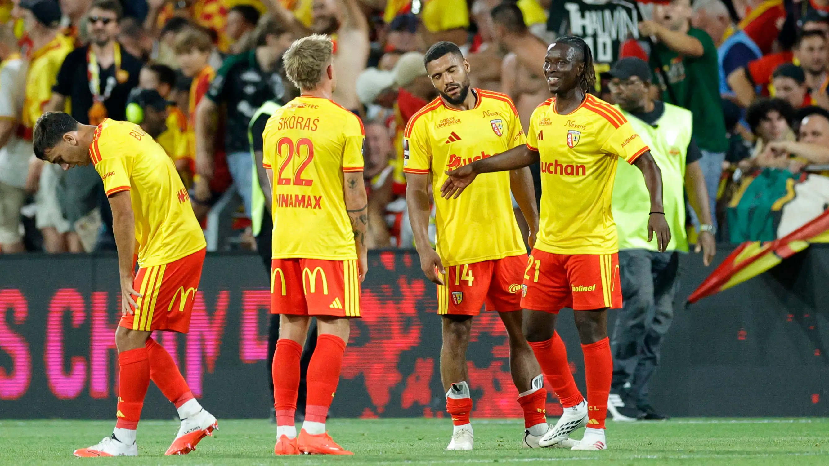 Paris Saint-Germain gagal memanfaatkannya saat menghadapi sepuluh pemain dan kalah dari RC Lens di Piala Super Prancis
