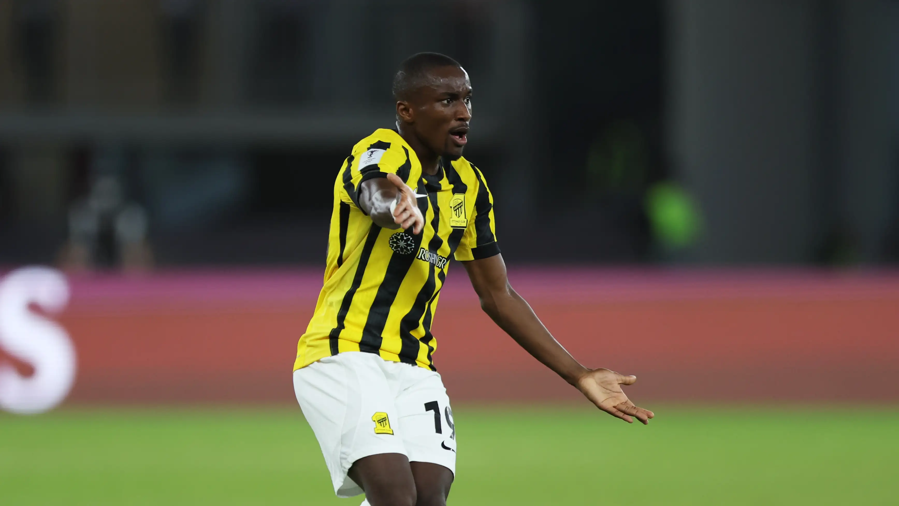 Kepergian Diaby ditolak: Suporter Al-Ittihad bangkit demi melindungi bintang utama mereka