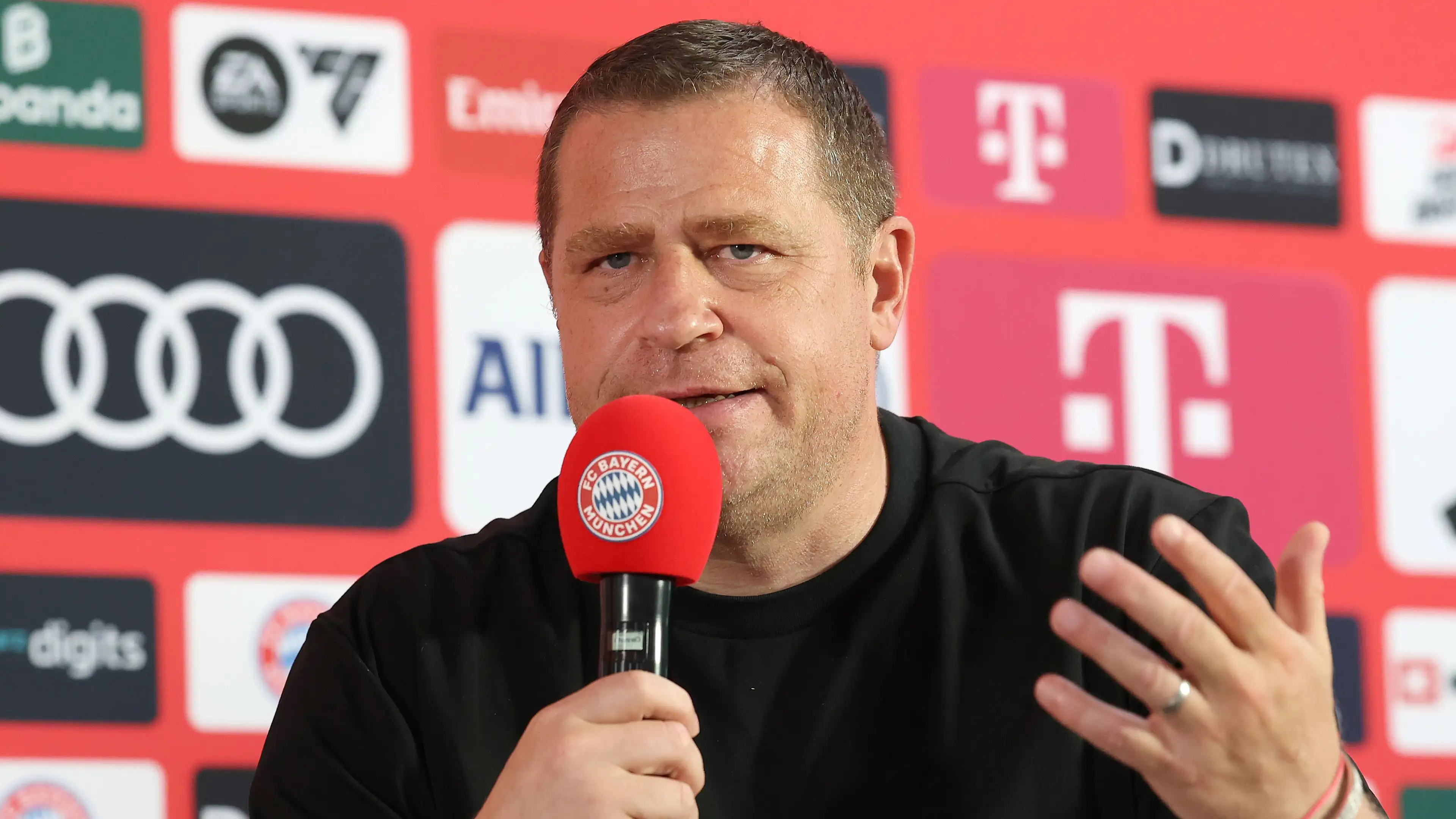 "Belum ada pembicaraan": Max Eberl dari Bayern Munchen tiba-tiba berbicara blak-blakan soal Michael Olise dan membantah rumor