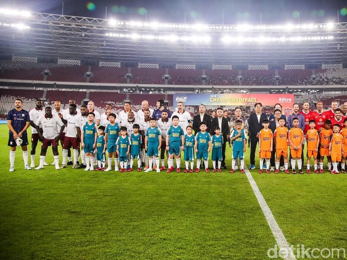 Sengit di SUGBK, Legenda Arsenal Menang 3-2 atas MU