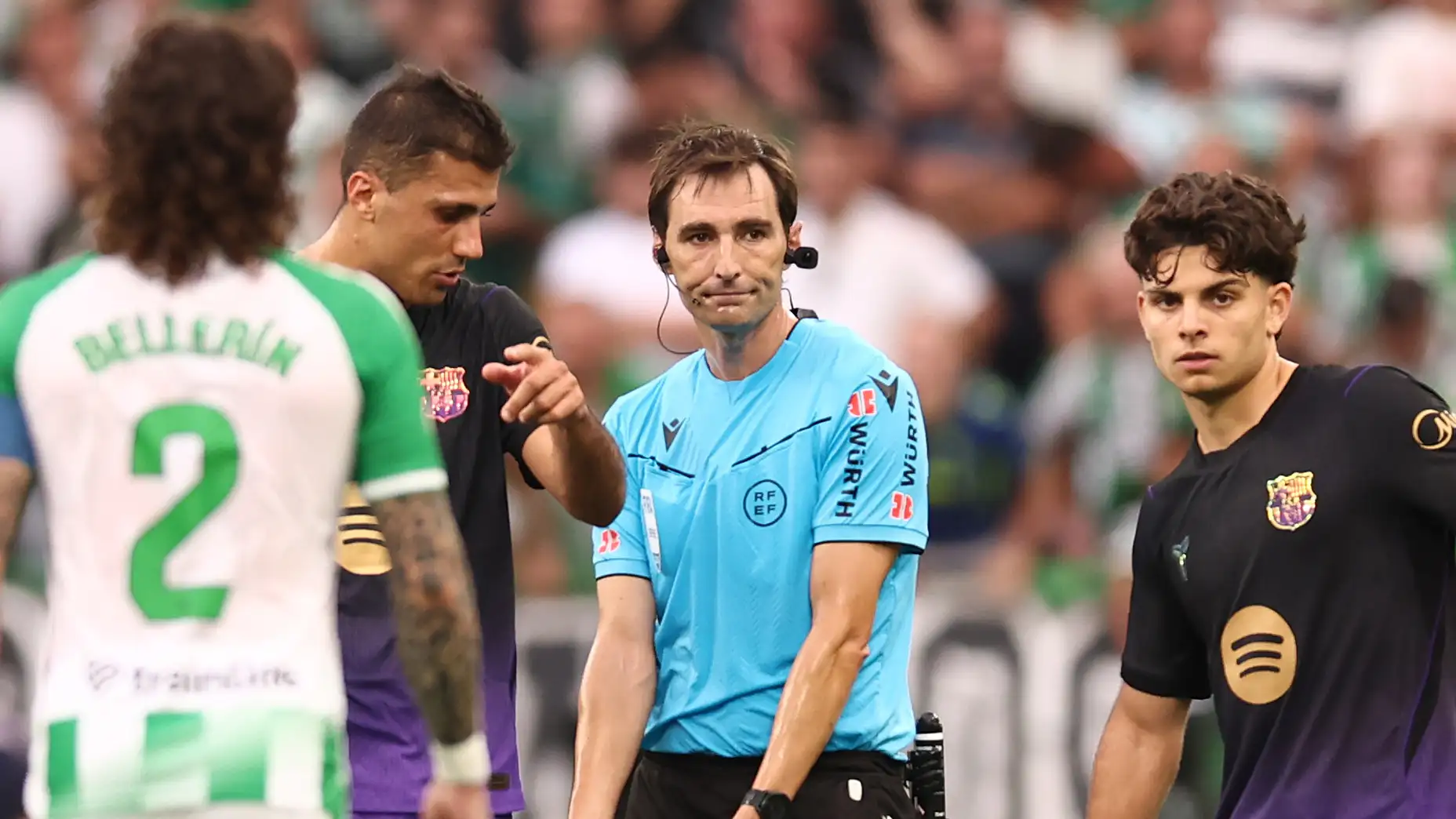 Setelah pesta kesalahan: nilai gagal untuk wasit laga Barcelona vs Real Betis