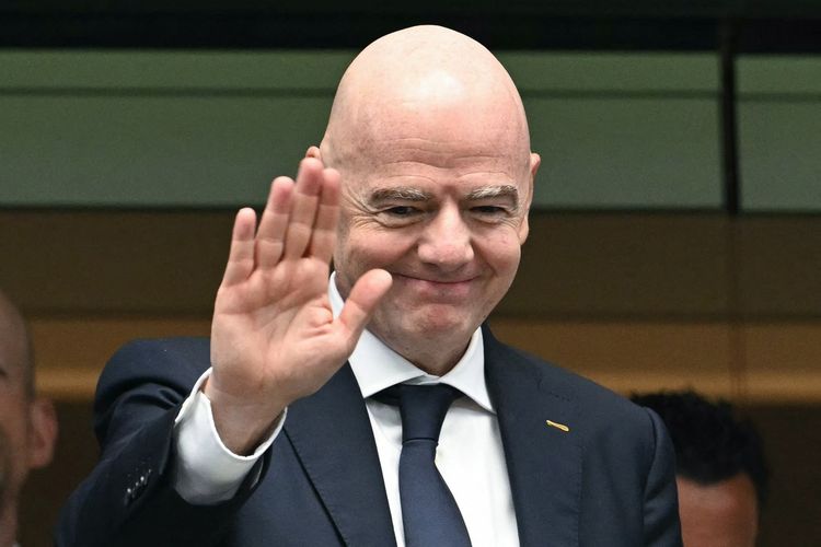 Luis Figo: Infantino Harus Pergi, Sekarang