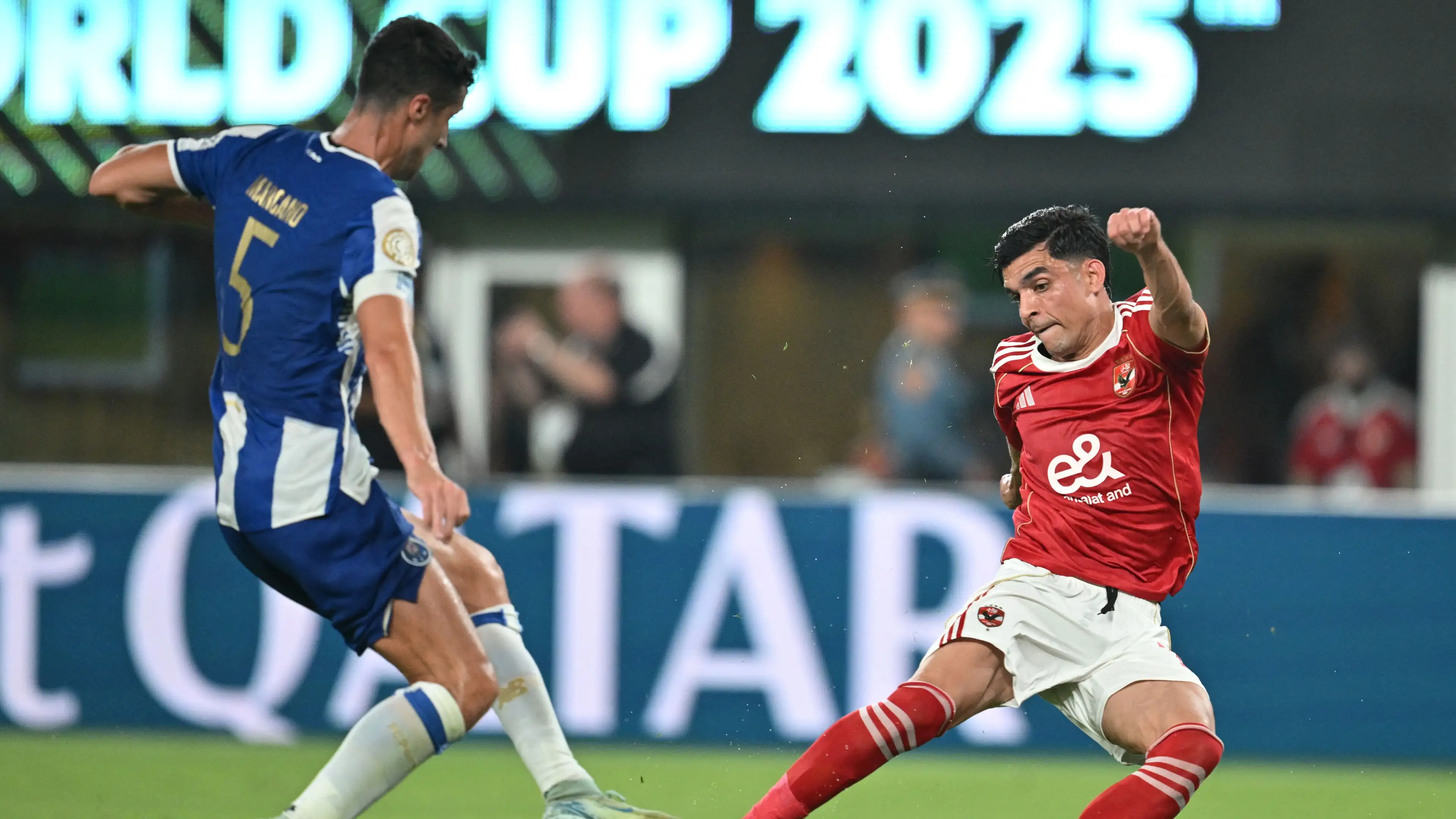 Apakah Akan Pindah ke Pyramids? Kendala Menghadang Perpanjangan Kontrak Achraf Bencharki dengan Al Ahly