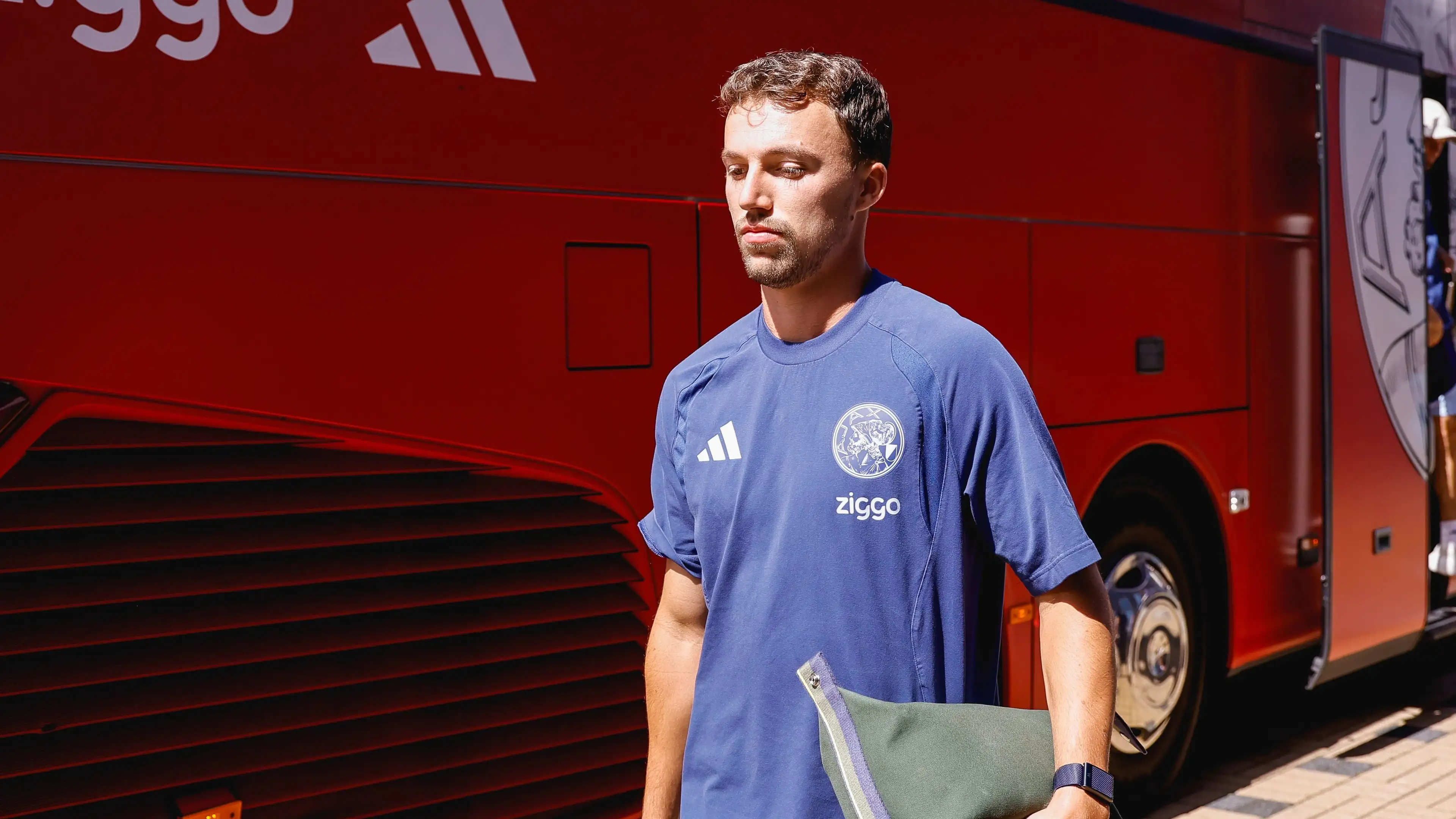Ajax menerima biaya peminjaman ini untuk Youri Regeer