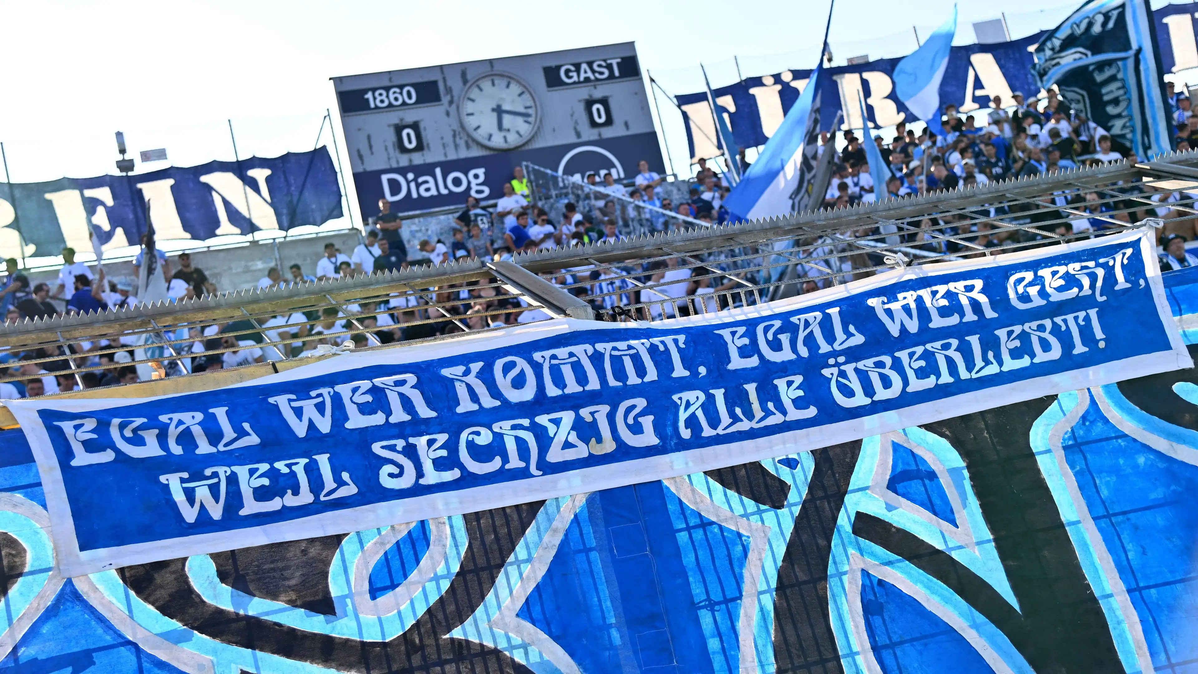 Jauh dari kata biasa! Donatur dermawan membayarkan tiket musiman untuk lebih dari 100 suporter TSV 1860 München