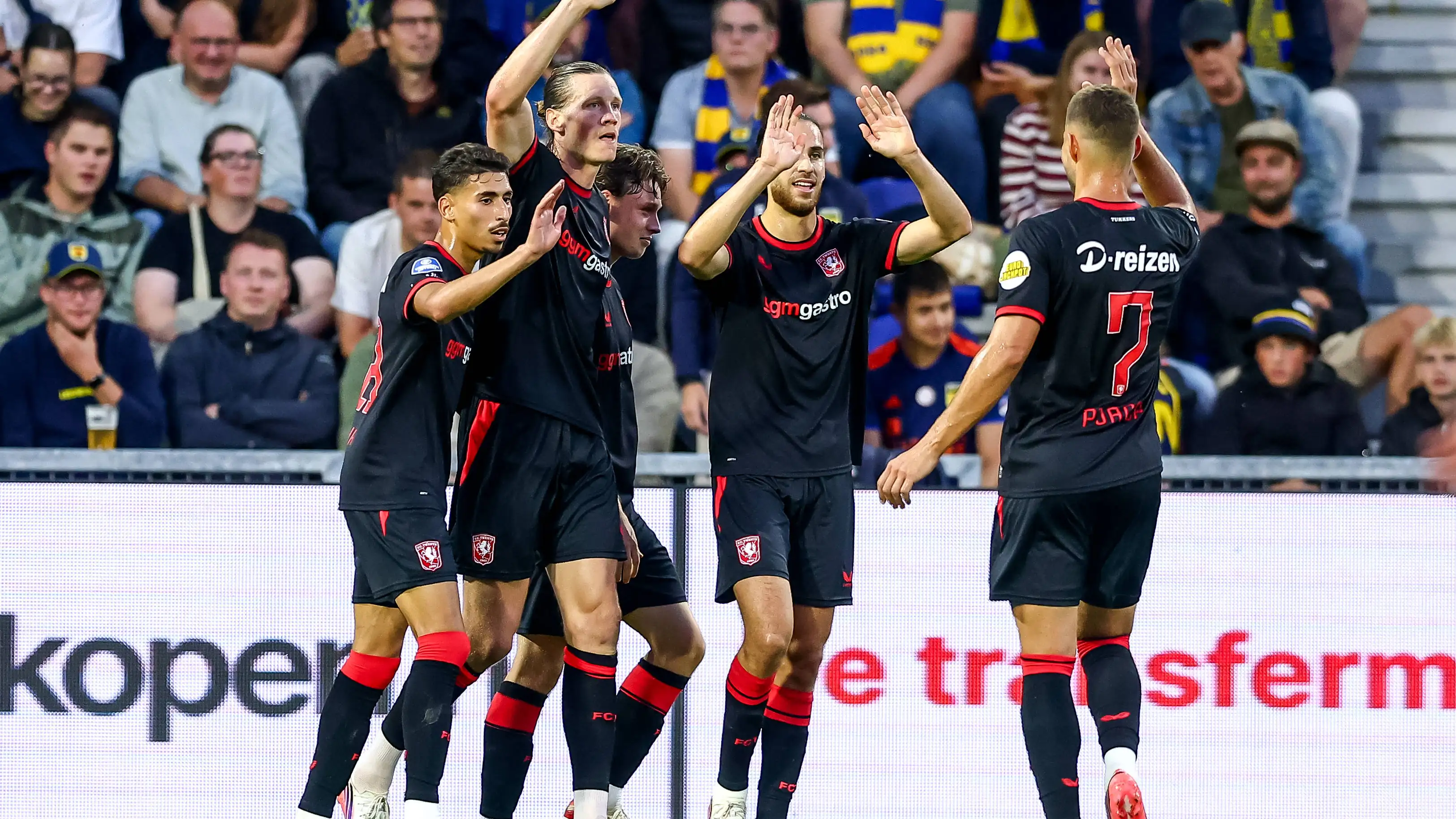 FC Twente memberikan penghinaan baru kepada SC Cambuur di Eredivisie
