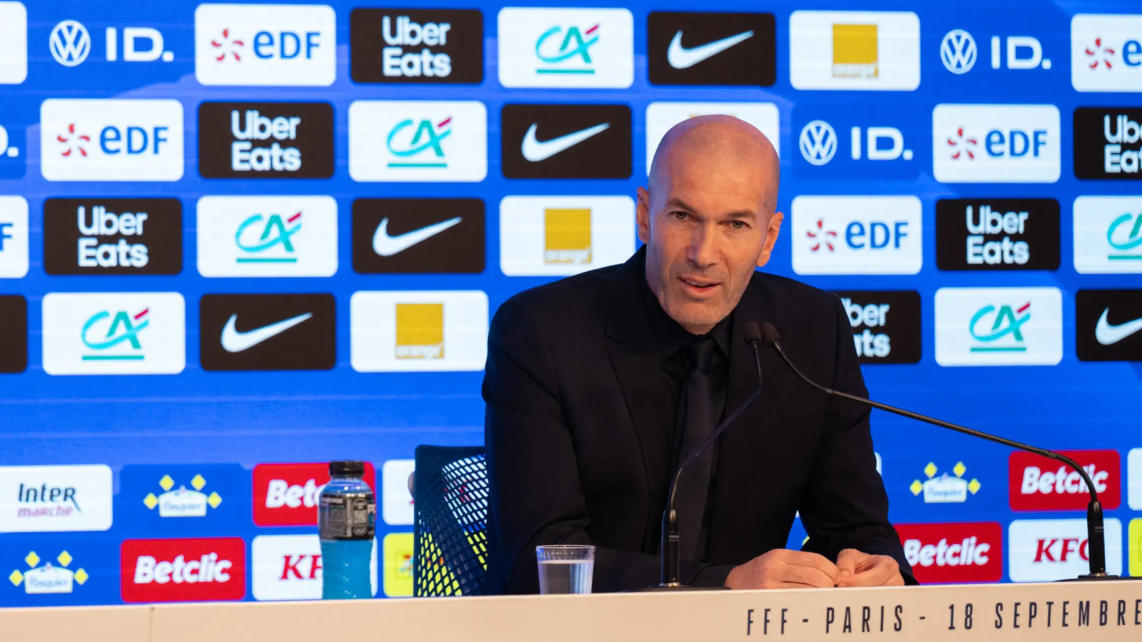 Zidane membela keputusan mengejutkannya dan memberikan janji yang menggugah