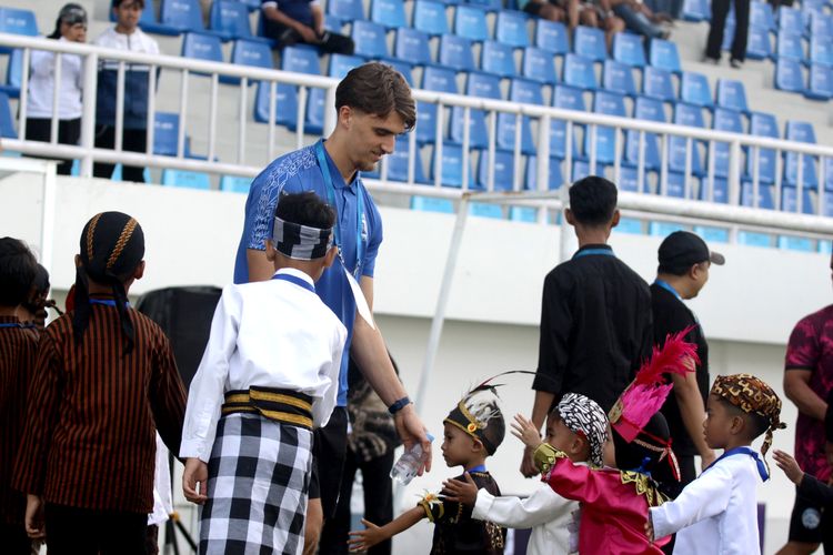 Foto-foto Pertama Mauro Zijlstra di Kanjuruhan Usai Dipinjam dari Persija