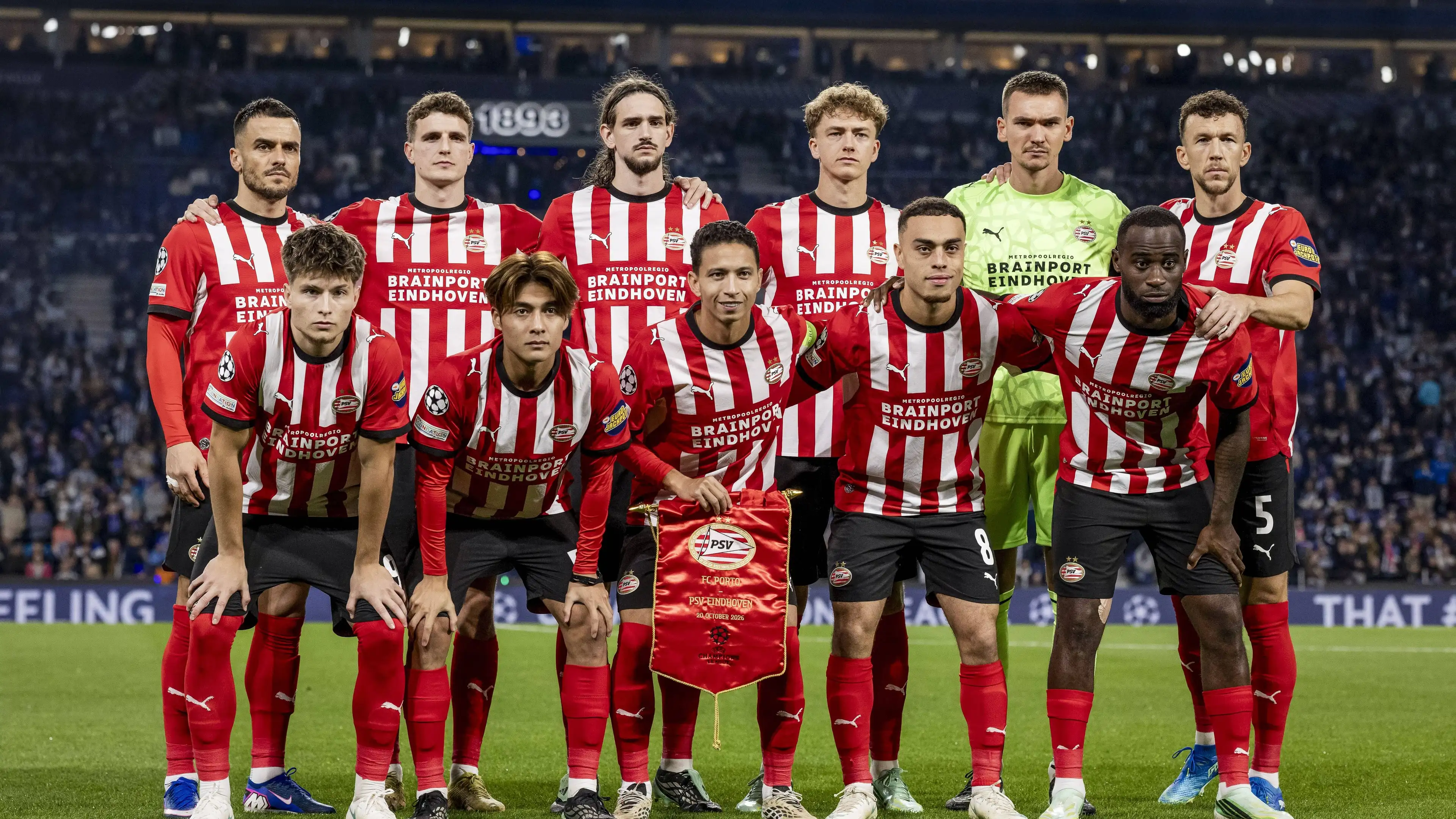 Rapor PSV di Liga Champions: pemain paling menonjol di lini belakang mendapat nilai 8