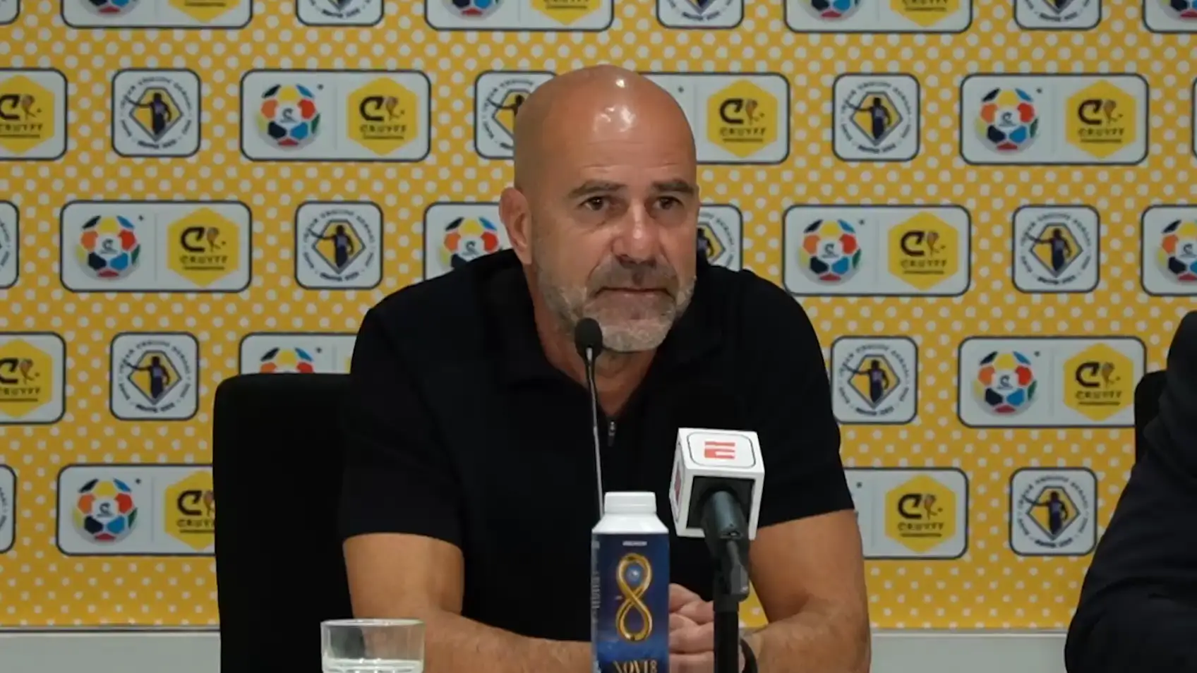 Peter Bosz memicu kekesalan jurnalis setelah PSV - AZ dengan jawaban sinis atas pertanyaan tentang Ajax