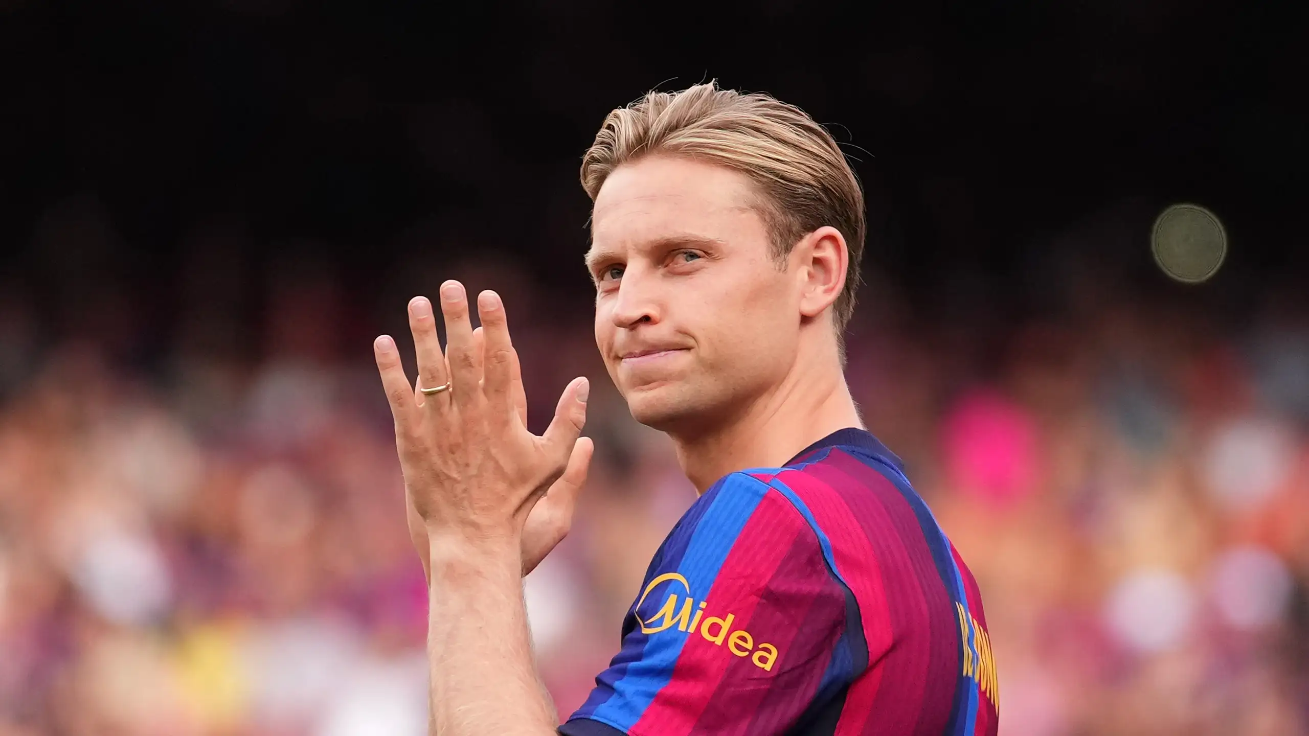 "Hansi Flick memberi Frenkie de Jong peran yang sama sekali berbeda dalam laga besar melawan PSG"
