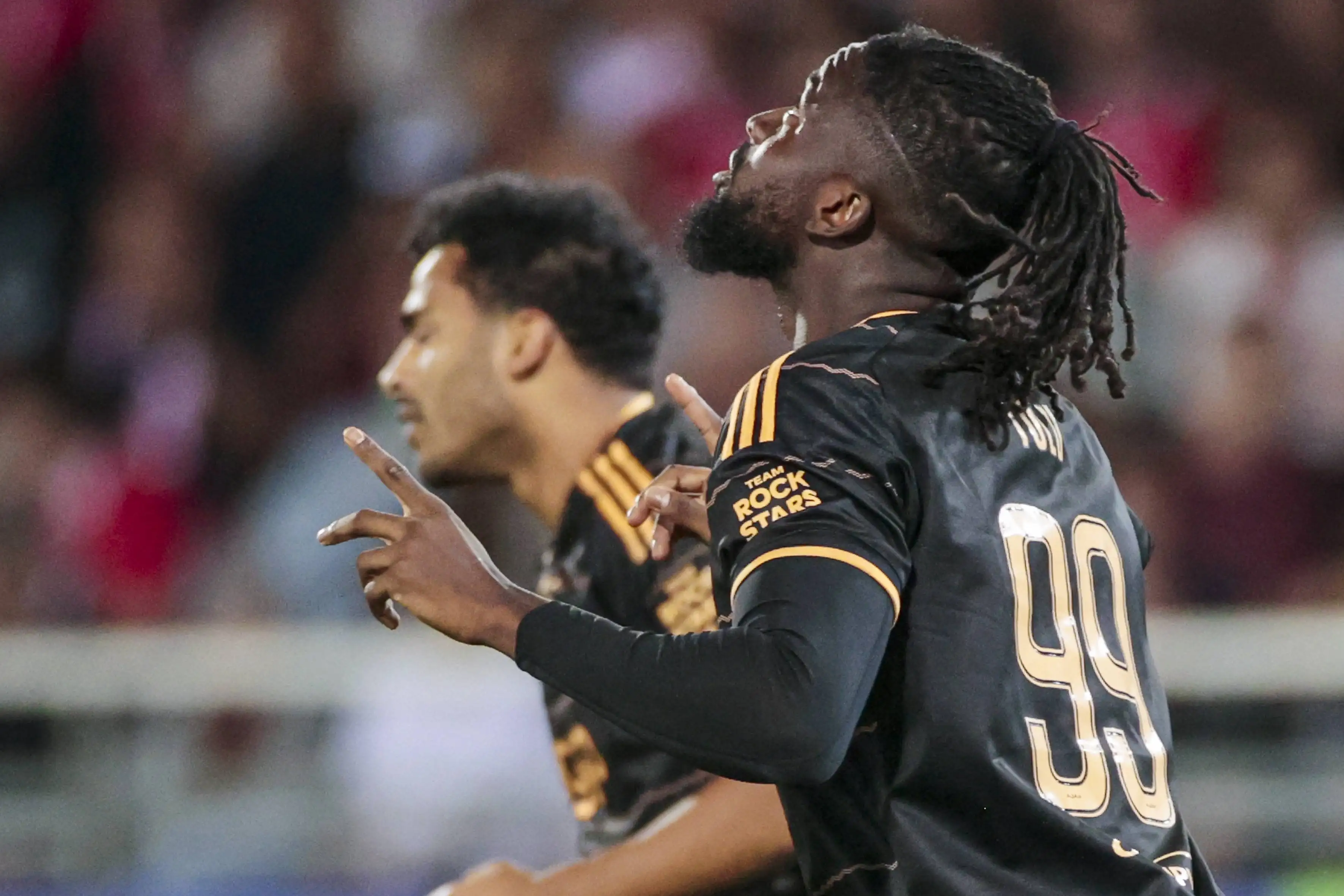 Tolu Arokodare yang masuk sebagai pemain pengganti memberi Ajax posisi awal yang sangat bagus lewat gol dan assist