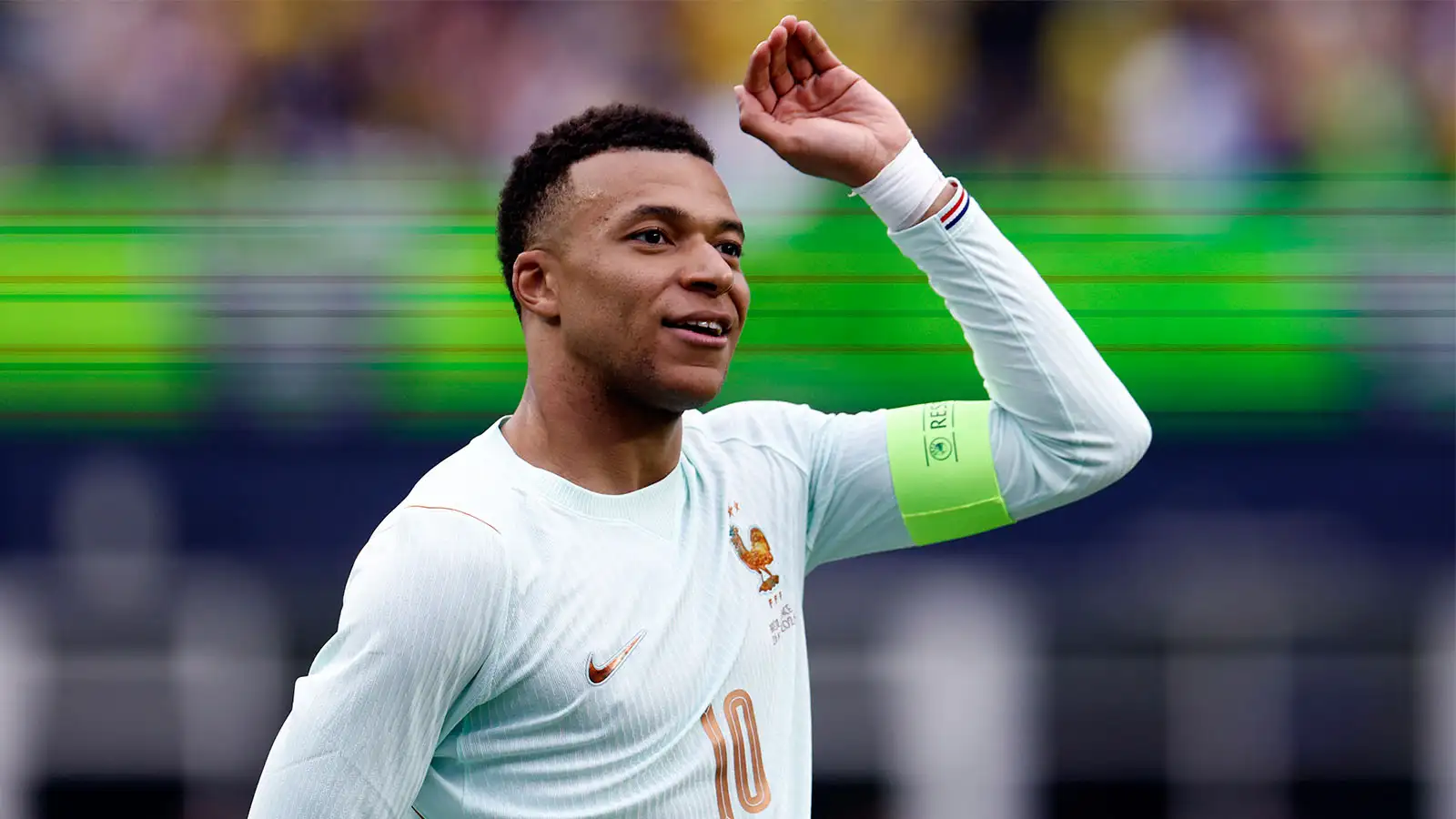 Foto: Mbappe berubah jadi gantungan baju milik kekasihnya
