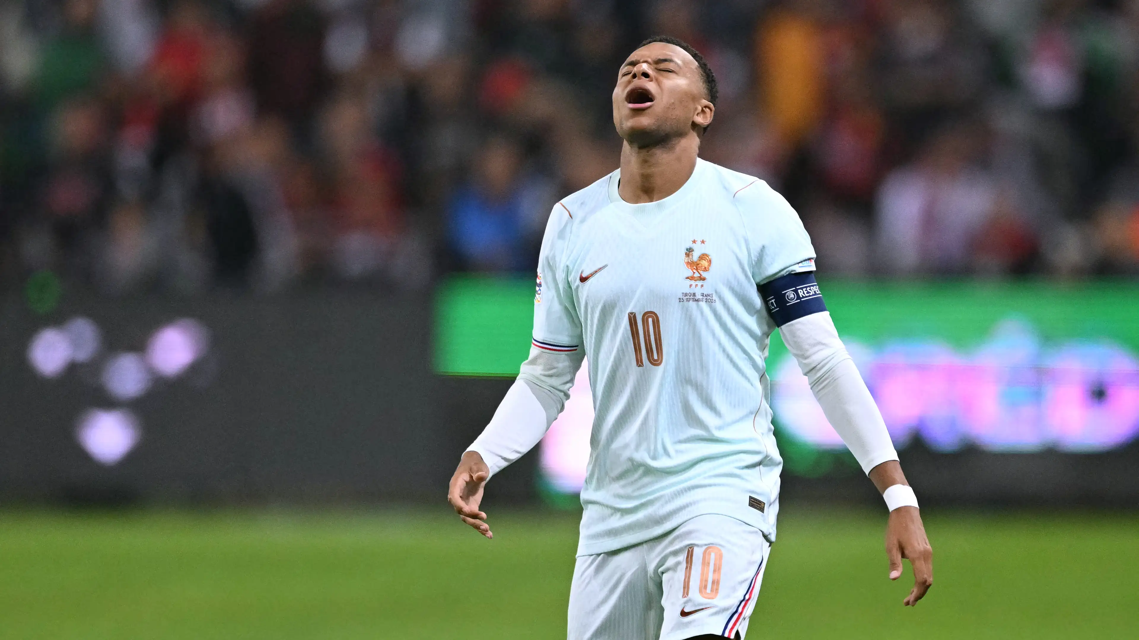 Video: Pura-pura Cedera? Mbappe Dilanda Keraguan Usai Kemunculan Mengejutkan Bersama Sang Kekasih