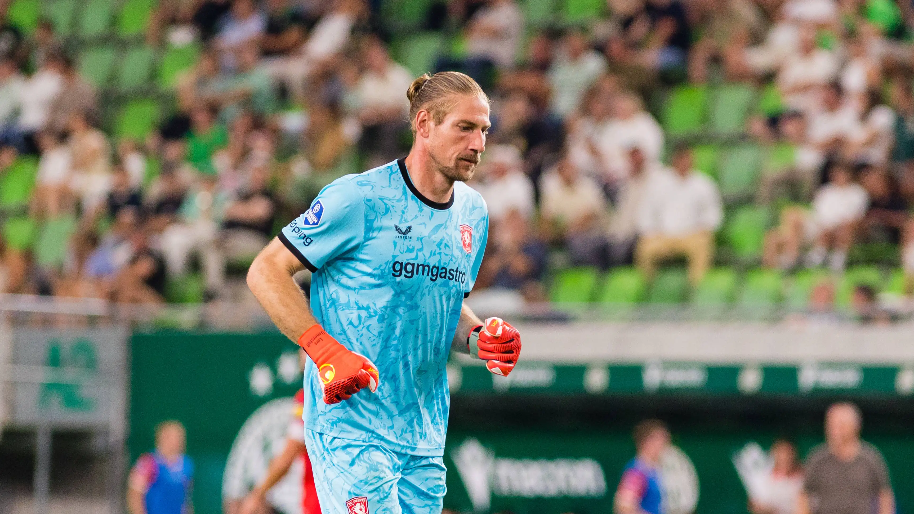 Lars Unnerstall harus benar-benar cemas kehilangan tempat di starting XI FC Twente