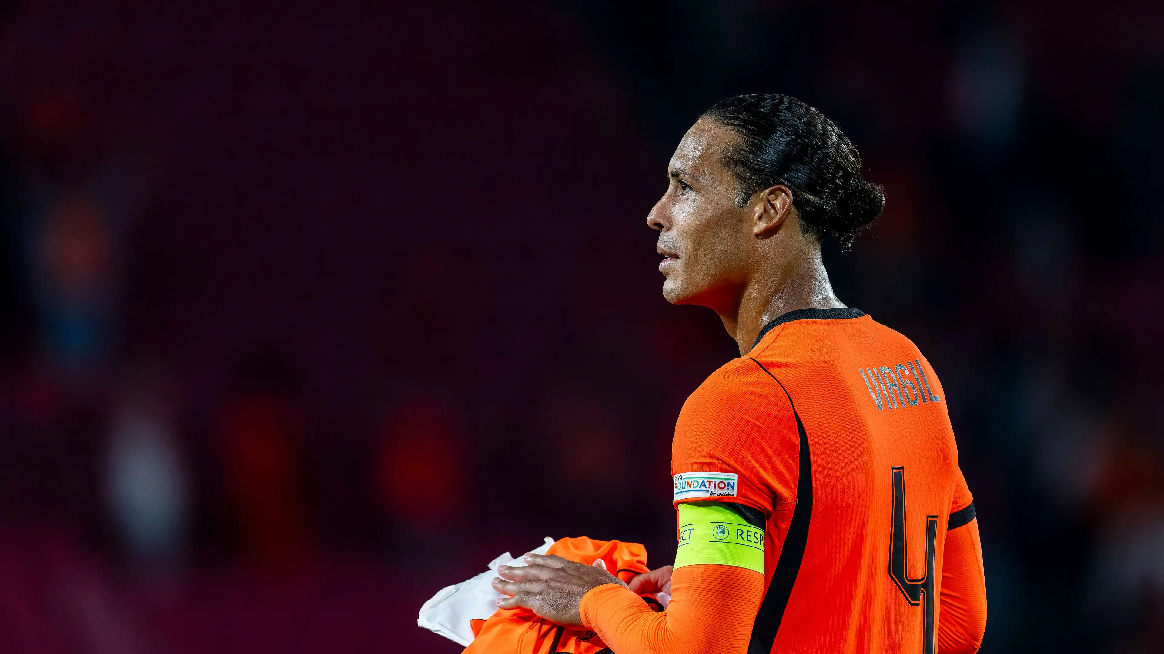 Virgil van Dijk tampil emosional di depan kamera usai Belanda - Serbia
