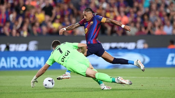 Raphinha Gacor Jadi Pemain Nomor 9, Barca Masih Butuh Striker?