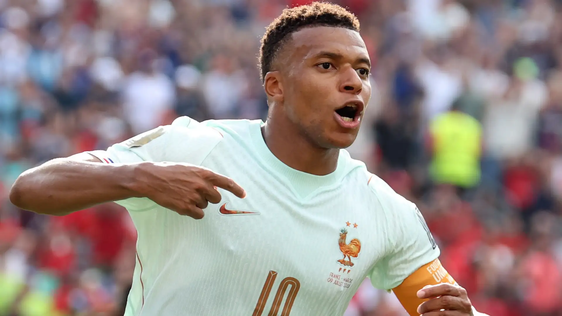 Pukulan telak sponsor perlengkapan untuk superstar Real Madrid! Kylian Mbappe meninggalkan Nike setelah 20 tahun - dan kini ingin "membangun sesuatu yang benar-benar baru"