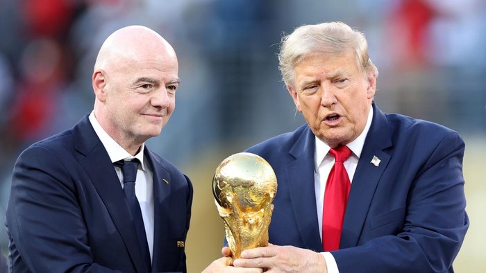 Peringatkan FIFA, Donald Trump 'Pasang Badan' buat Infantino