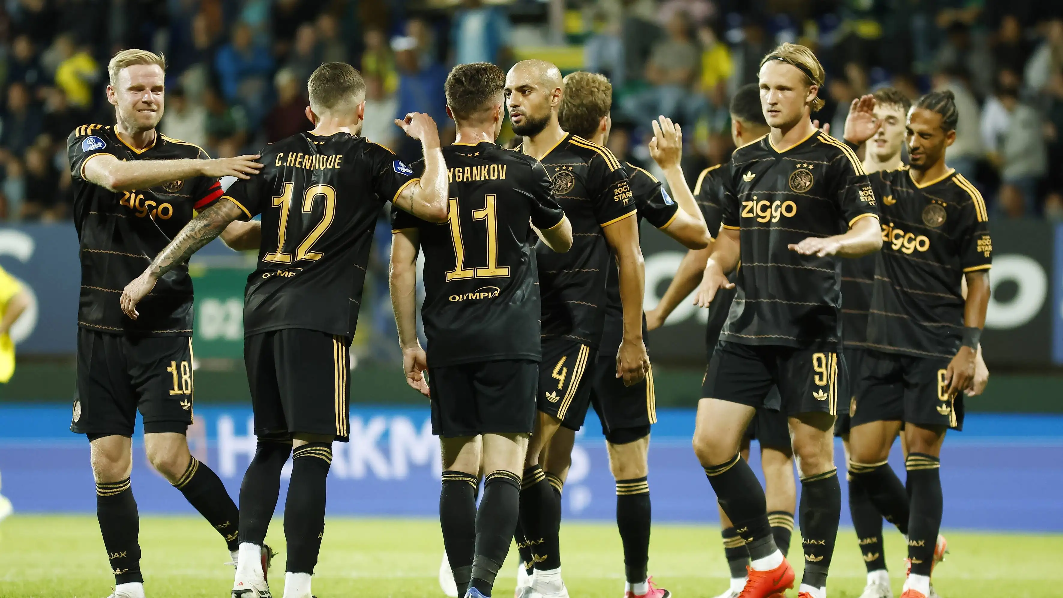 Pemain inti Ajax mengalami cedera lutut dan harus menepi untuk waktu yang lama