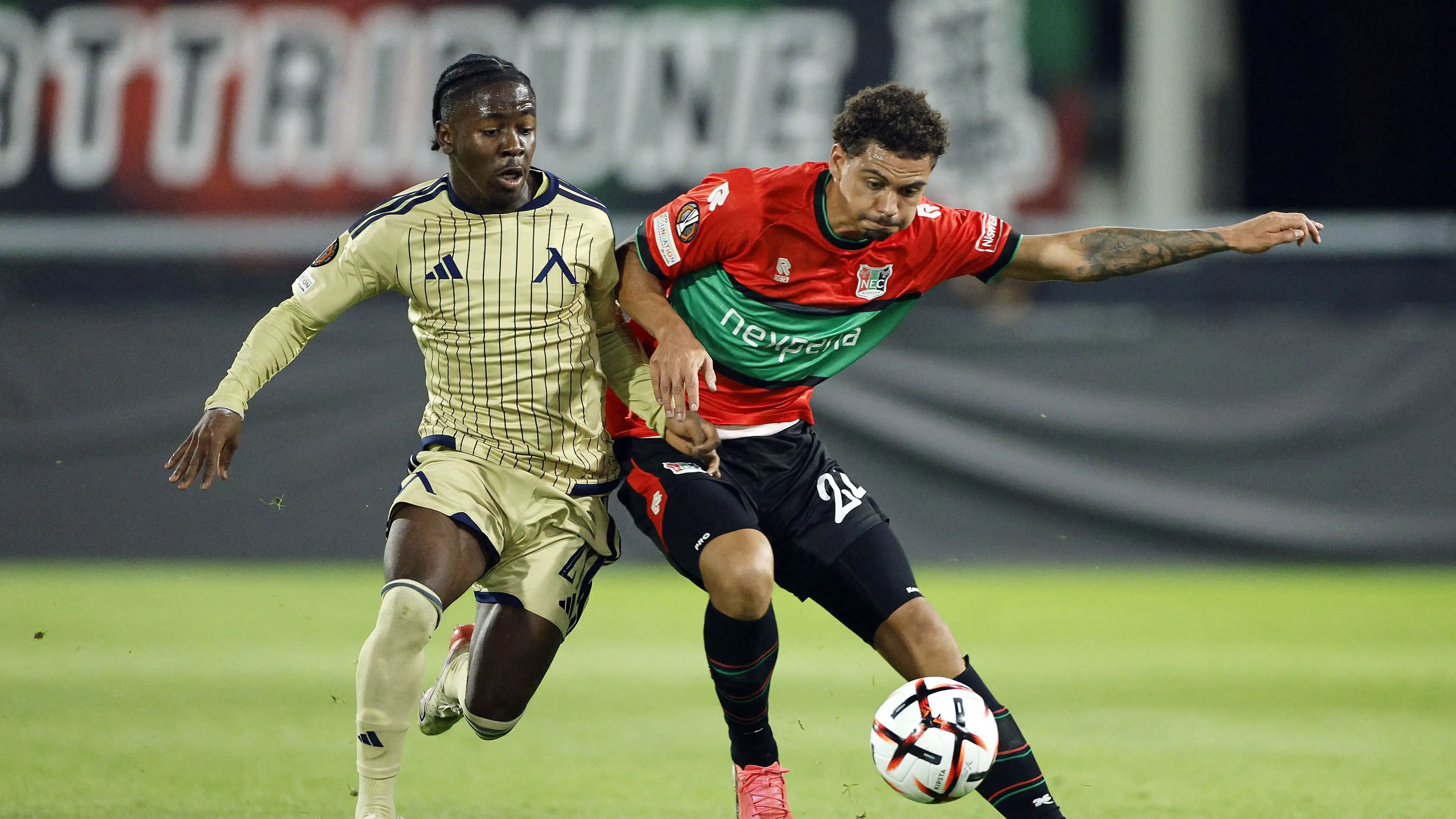 NEC meraih satu poin berkat hadiah Bulgaria dalam laga seru melawan Levski Sofia
