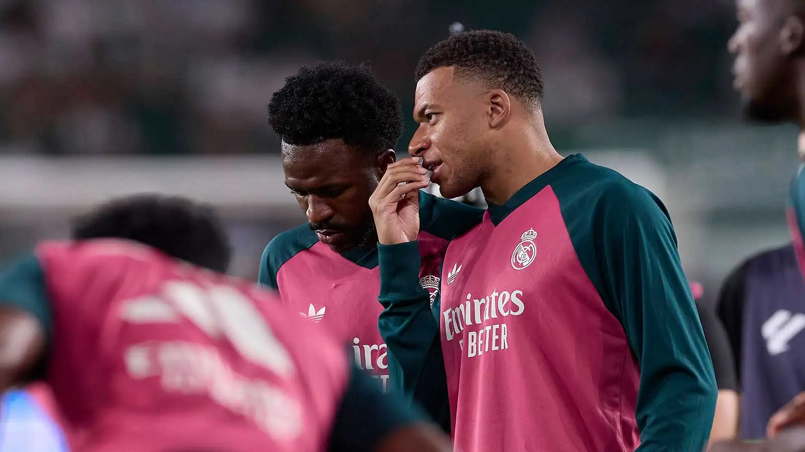 Kehebohan seputar Vinicius Junior dan Kylian Mbappe: Haruskah seorang bintang dunia meninggalkan Real Madrid?