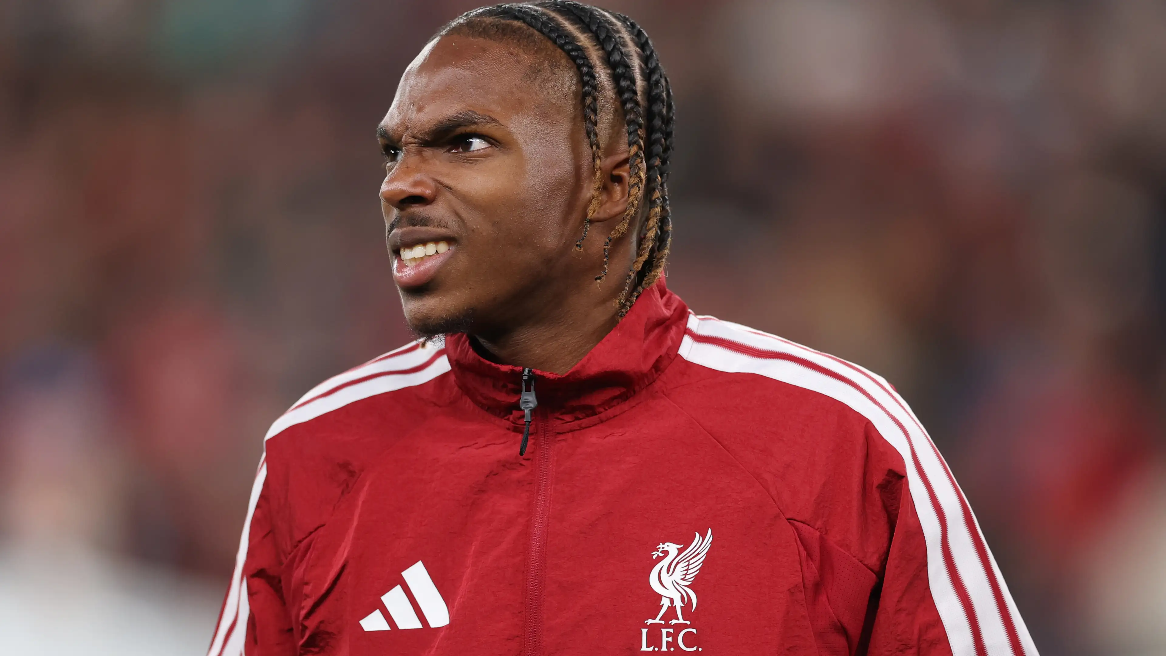 Mobil dihentikan di jalan: Fans menghadang bintang Liverpool setelah laga melawan FC Fulham